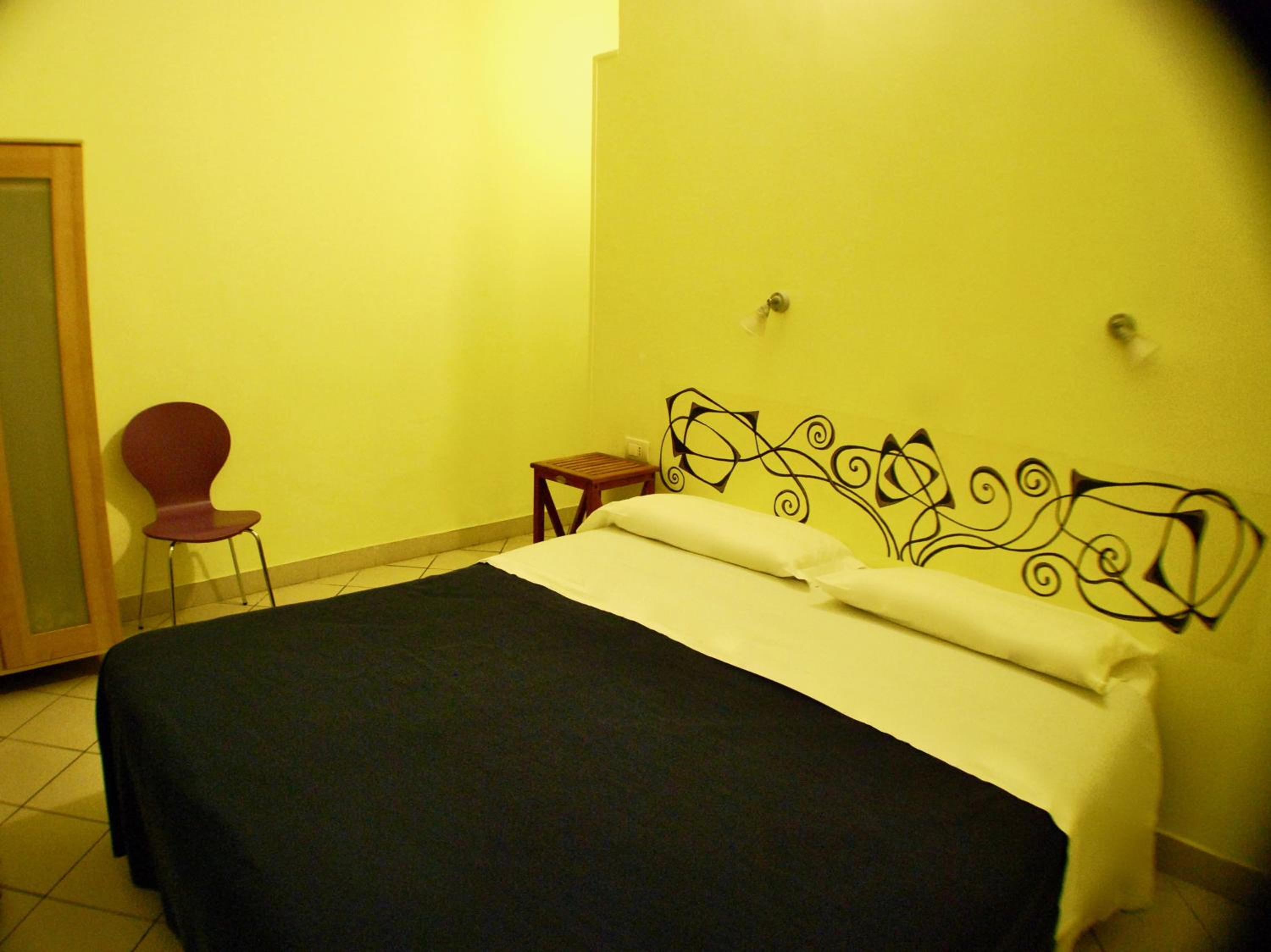 Double Room - Photo 9