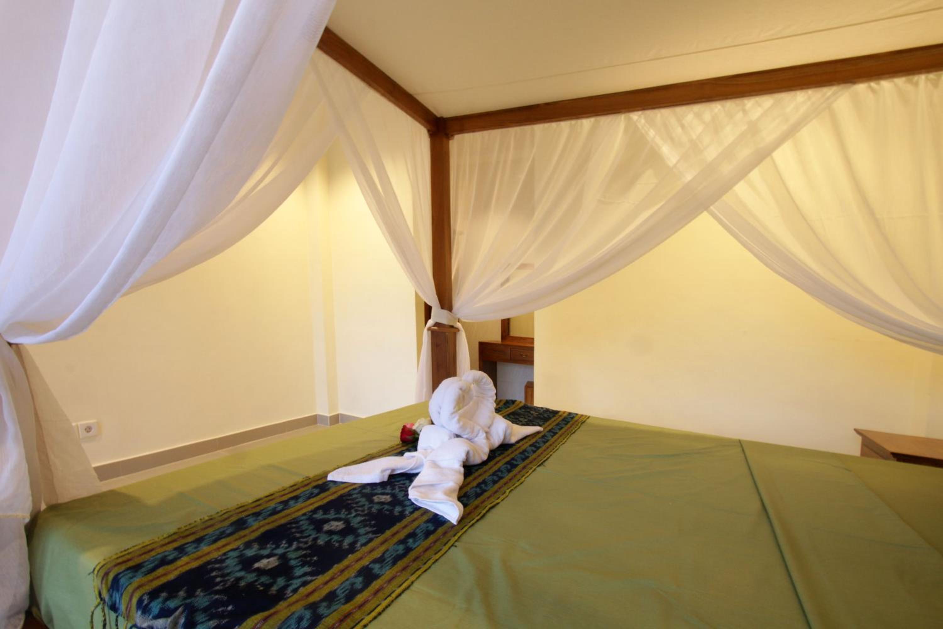 Double Room with Pool View - Photo 2