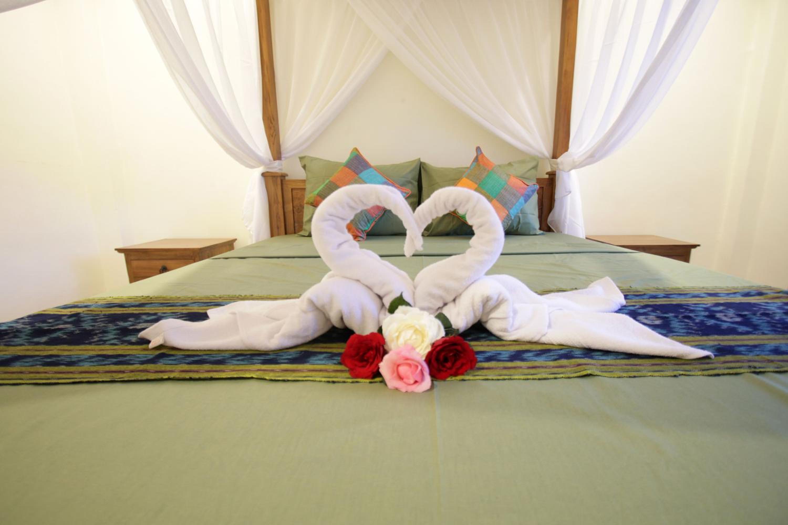 Double Room with Pool View - Photo 12