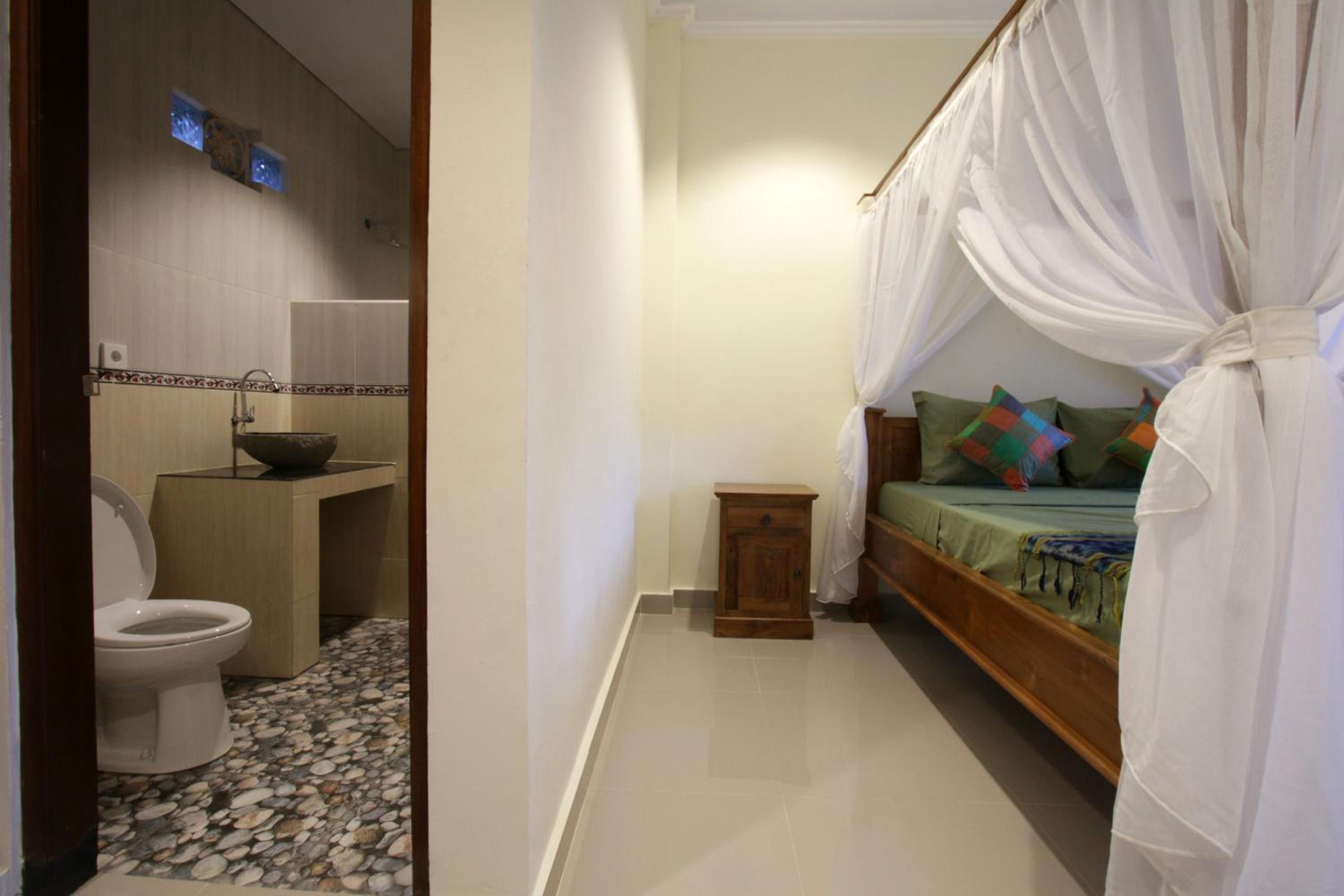 Double Room with Pool View - Photo 3