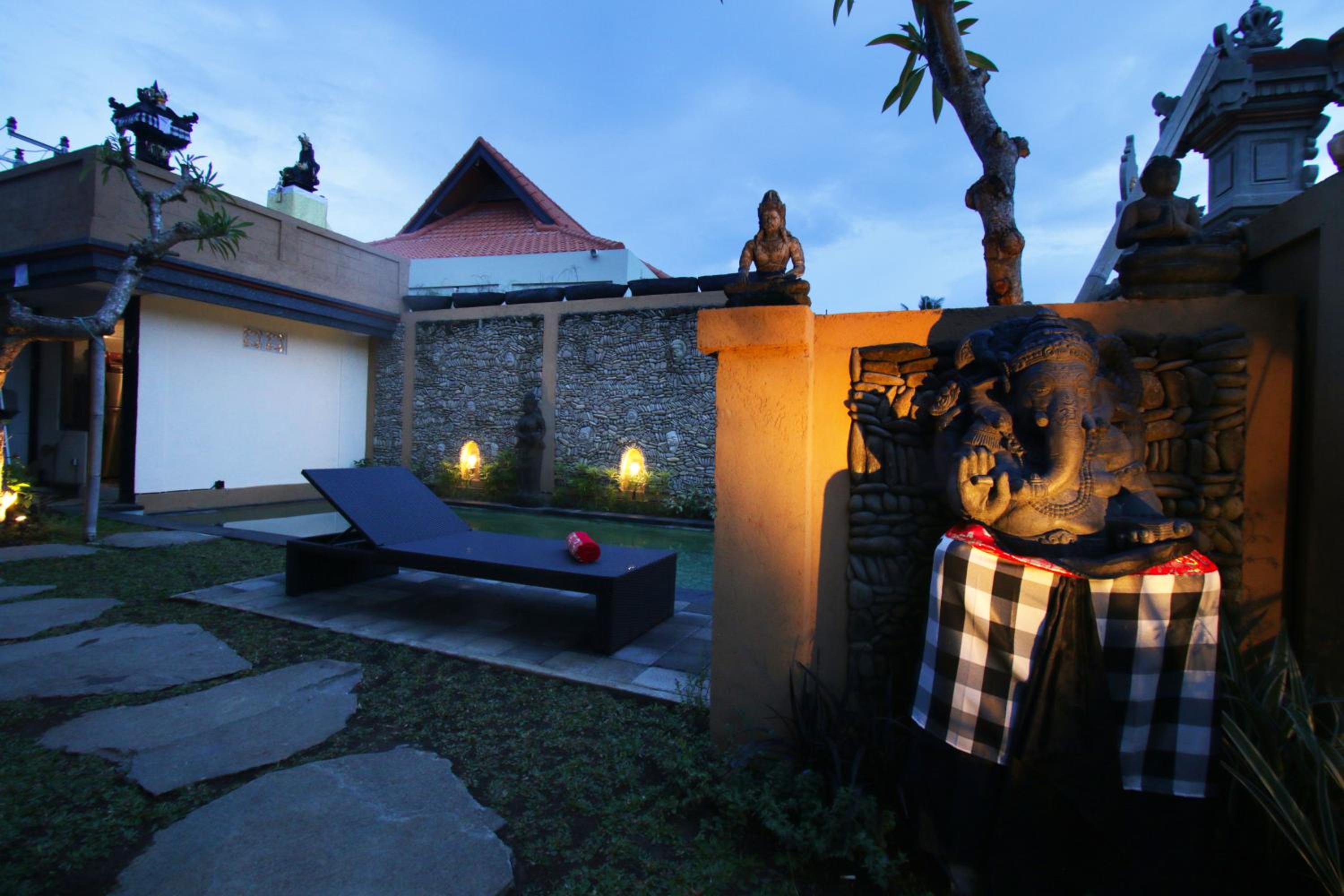 Twin Room with Pool View - Photo 6