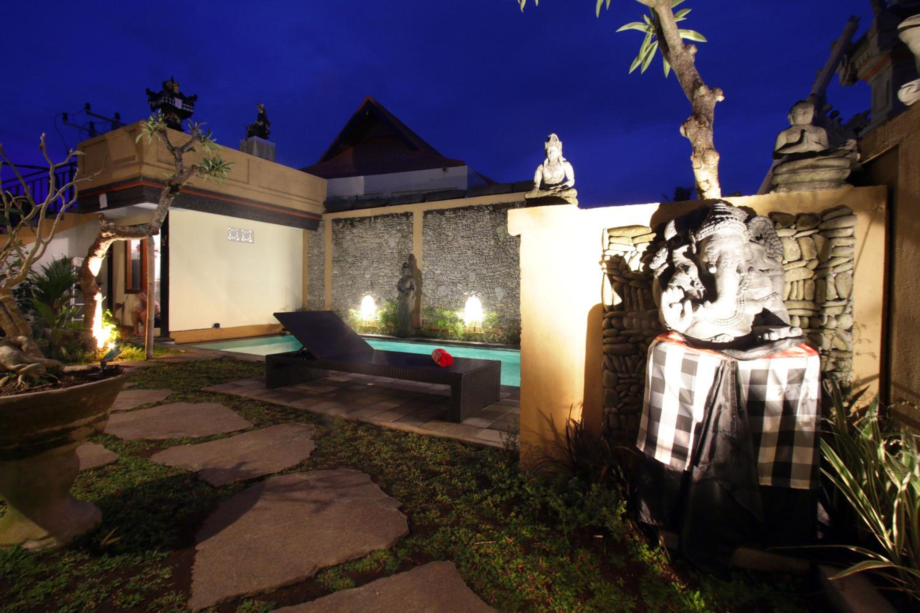 Twin Room with Pool View - Photo 11