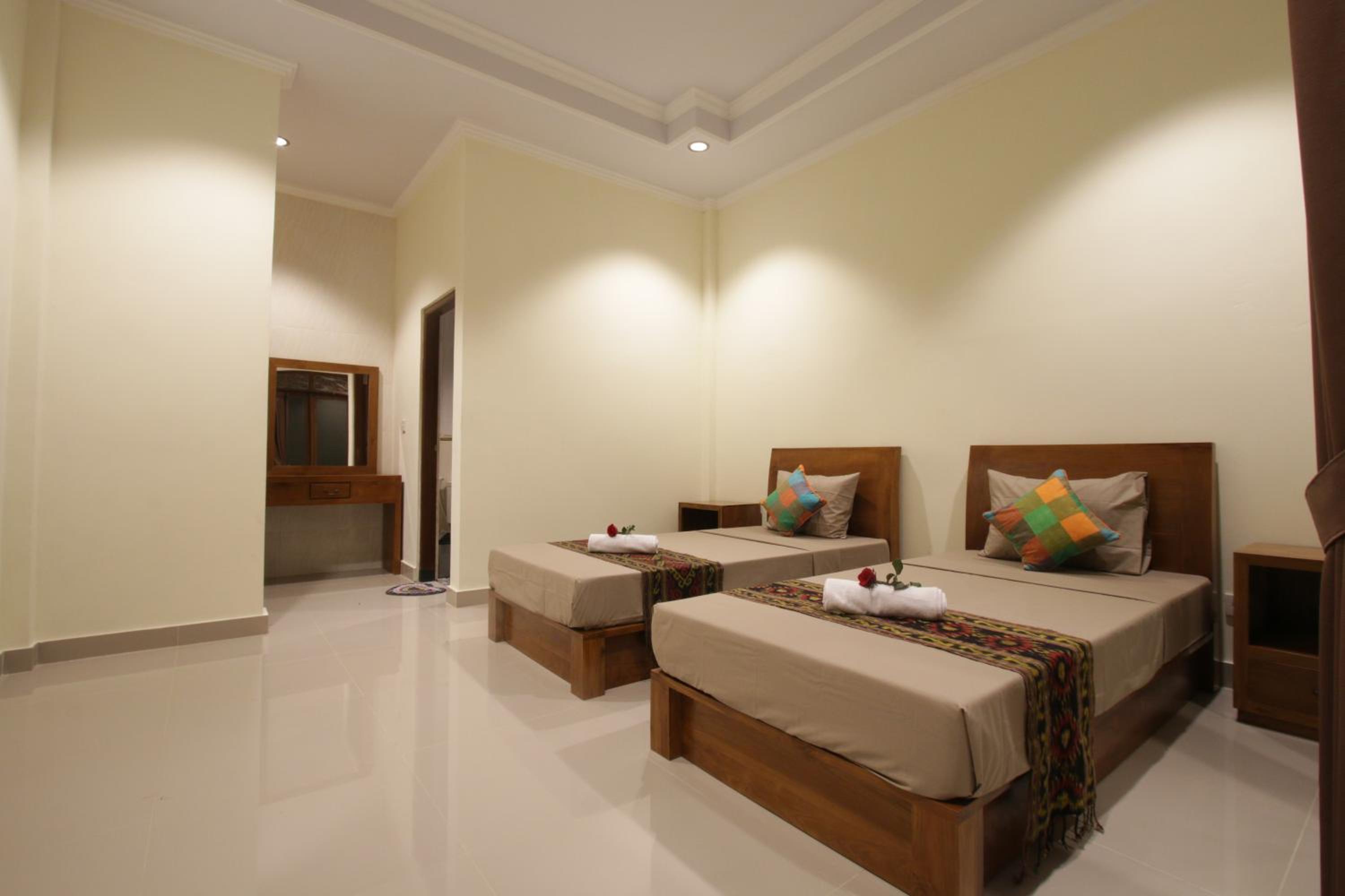 Twin Room with Pool View - Photo 15