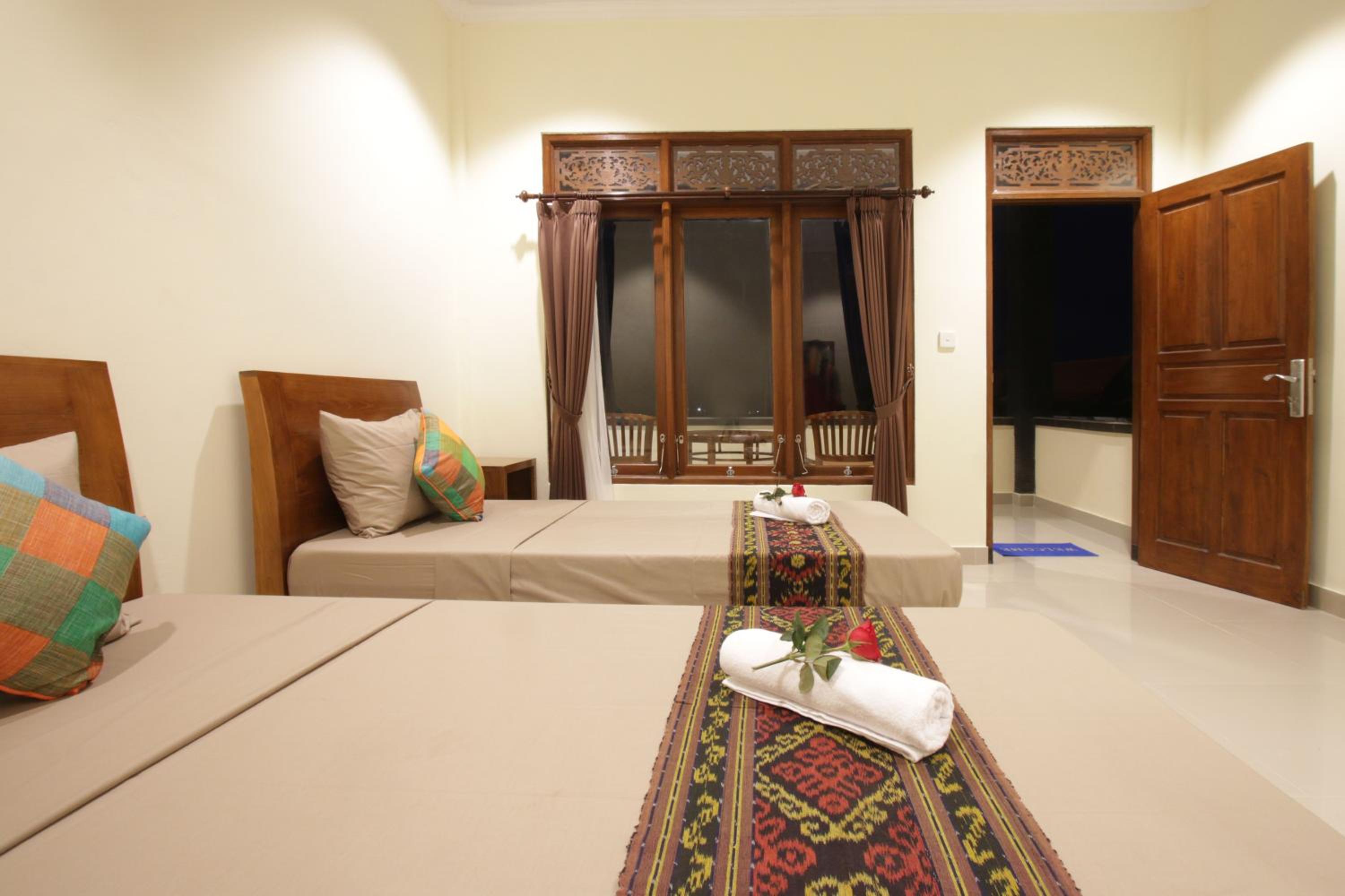 Twin Room with Pool View - Photo 20