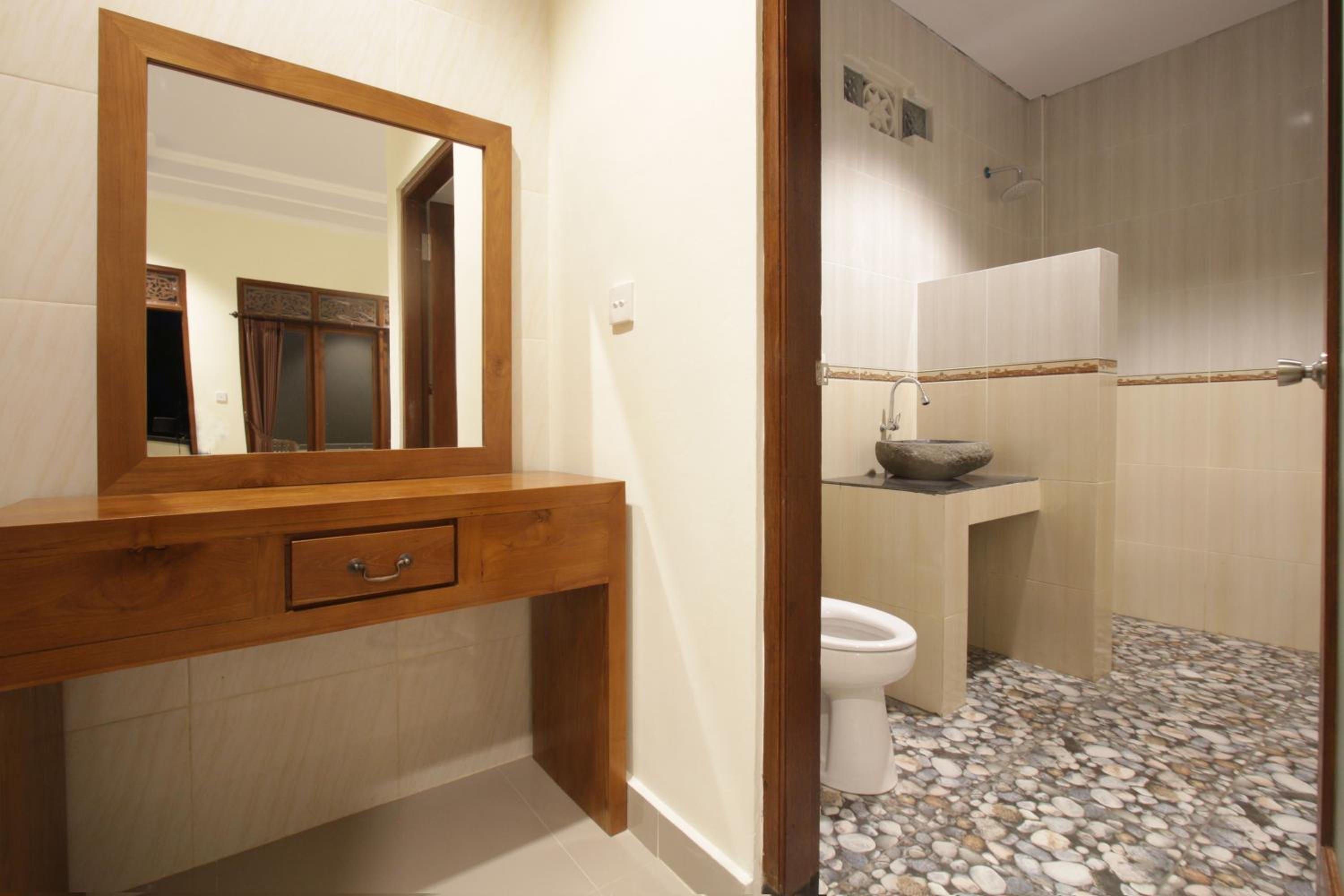 Twin Room with Pool View - Photo 16