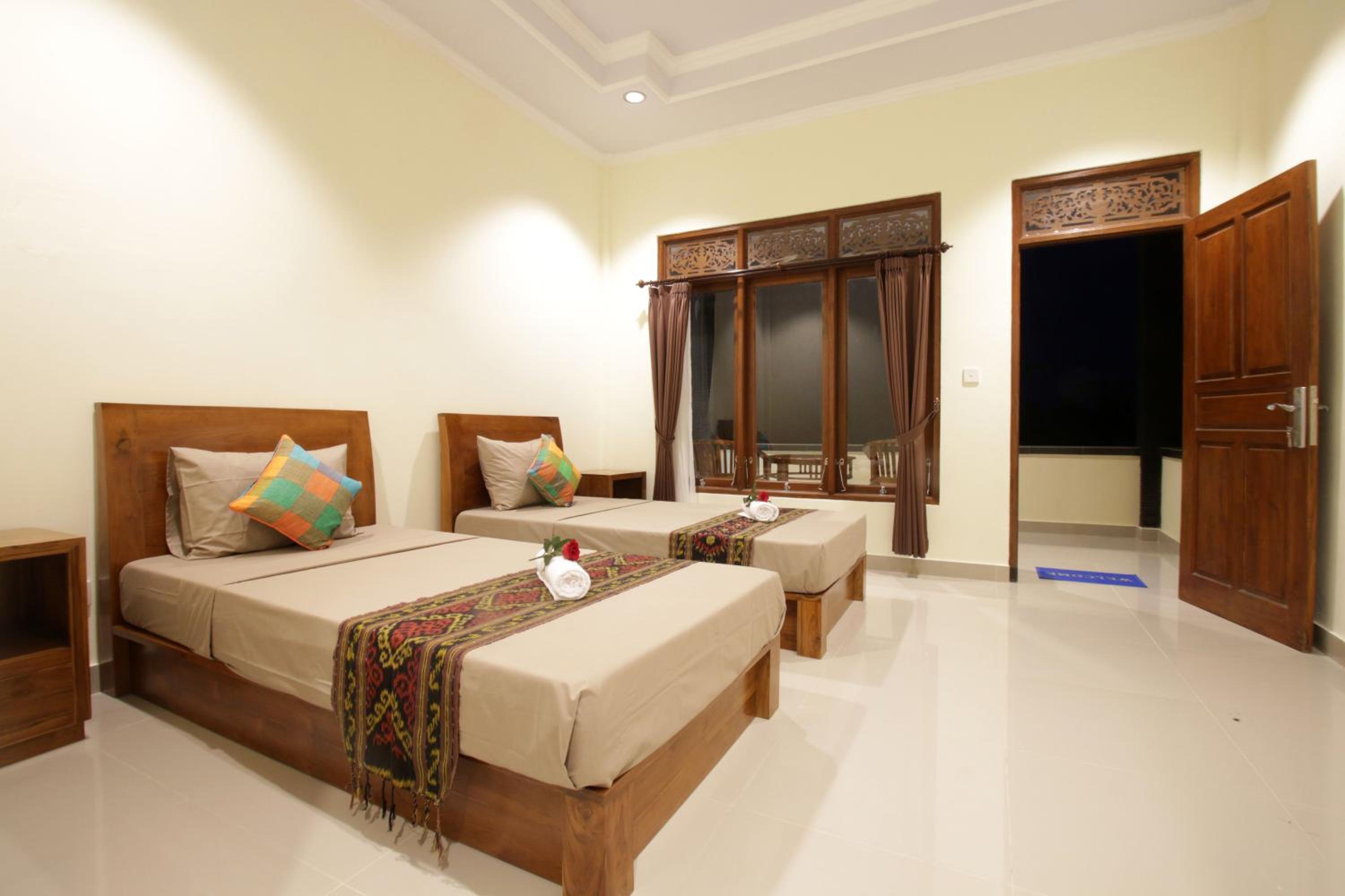 Twin Room with Pool View - Photo 13