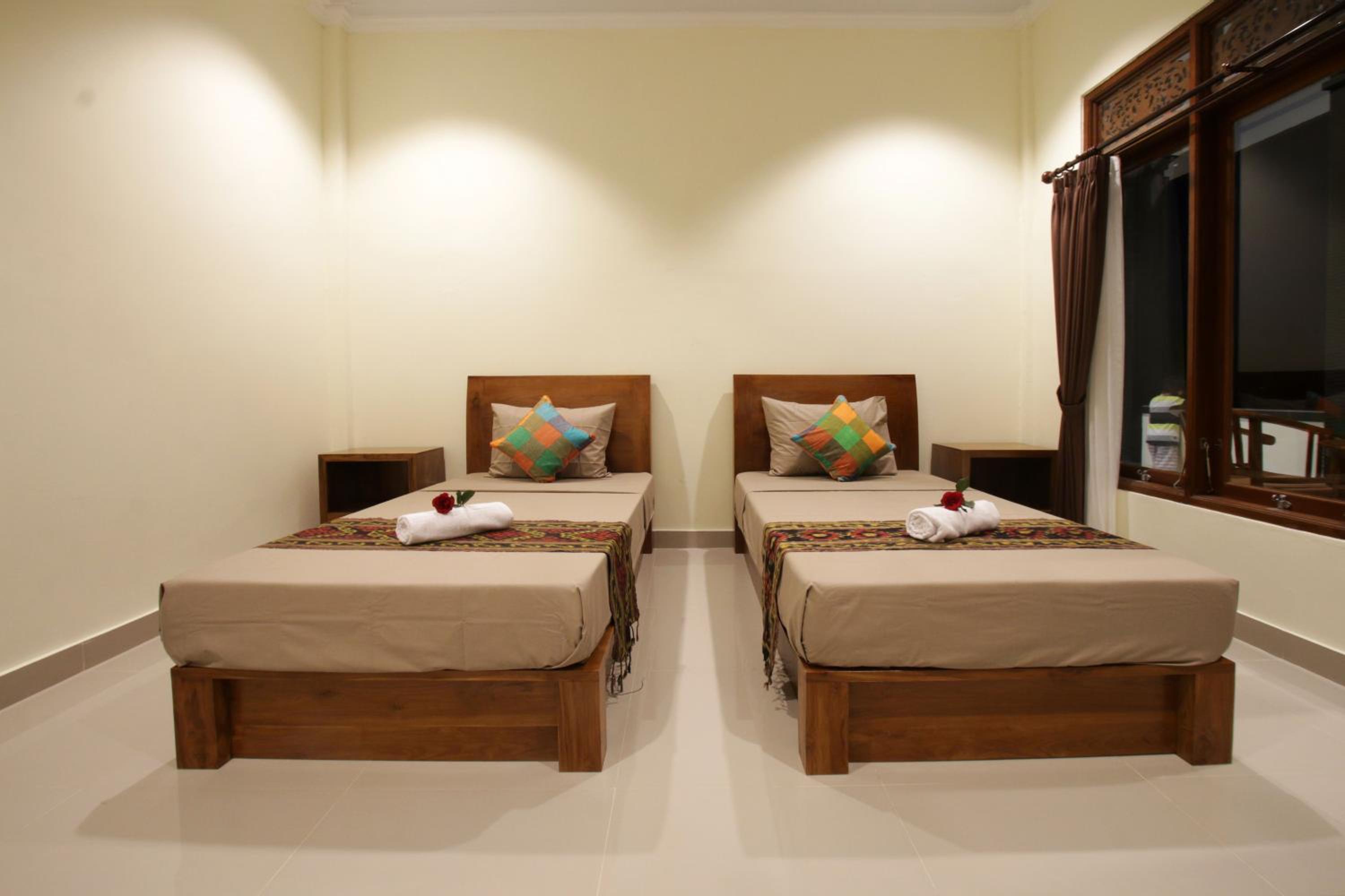 Twin Room with Pool View - Photo 12