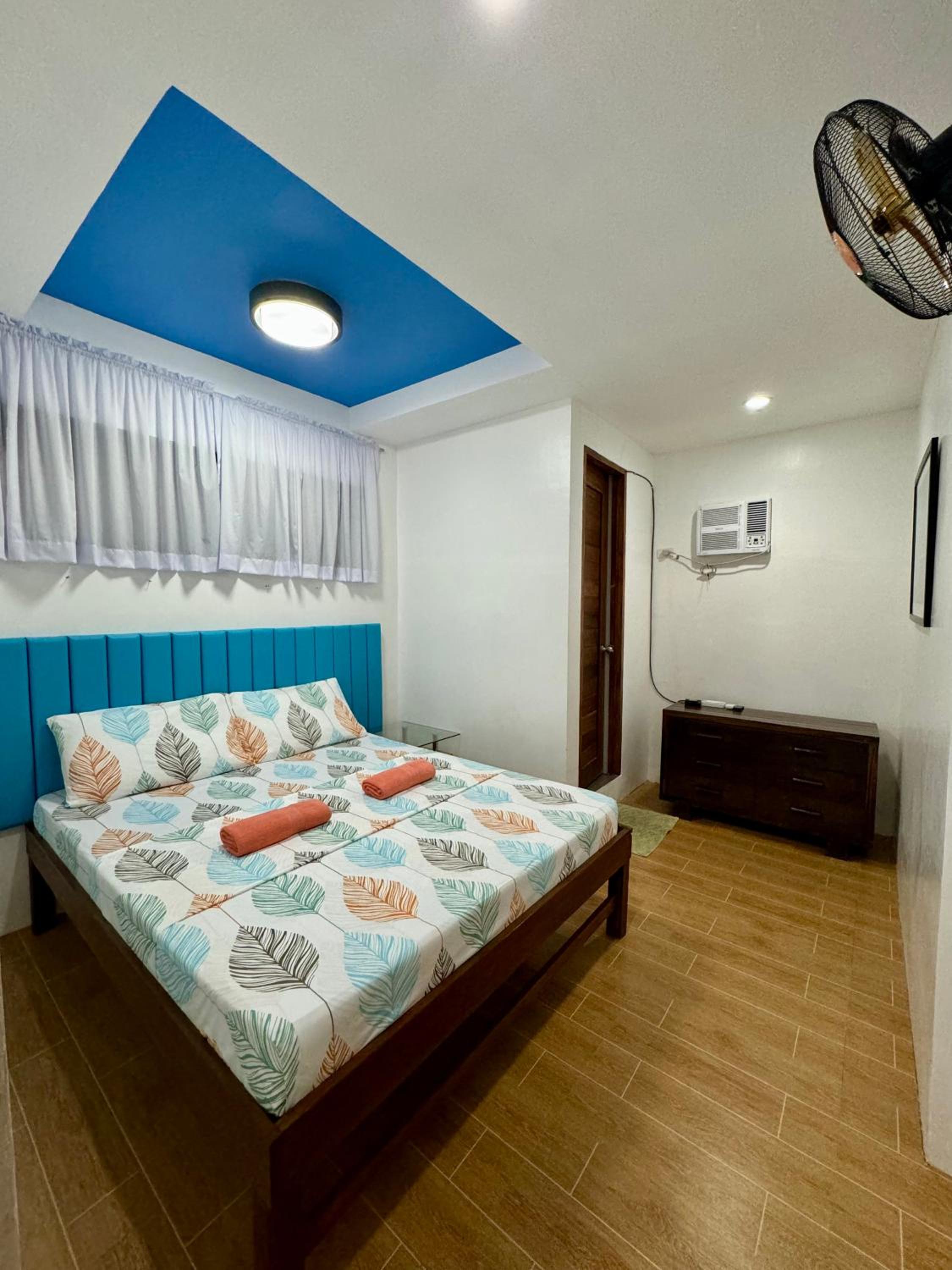 Queen Room photo 1