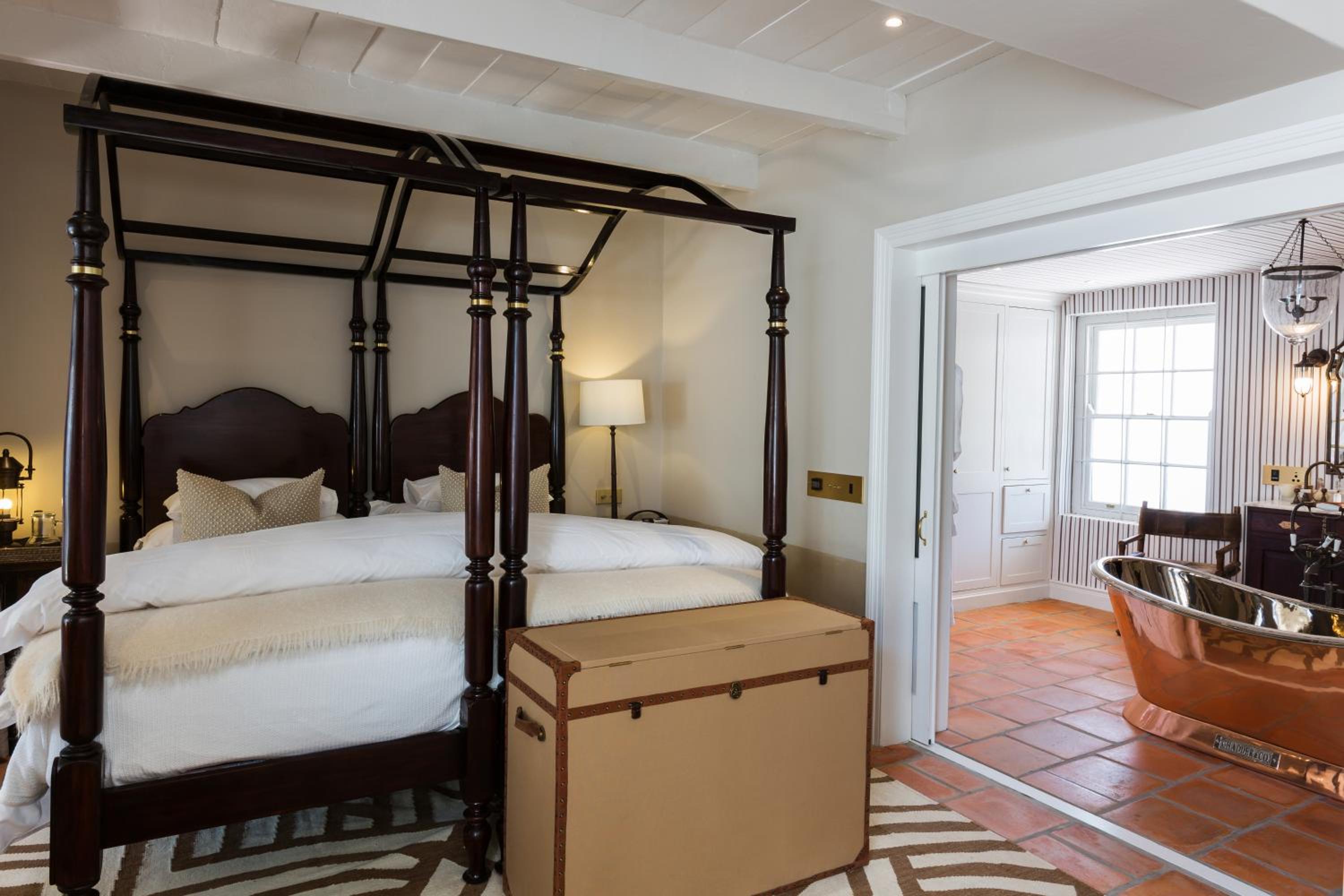 Deluxe King Suite - Photo 2