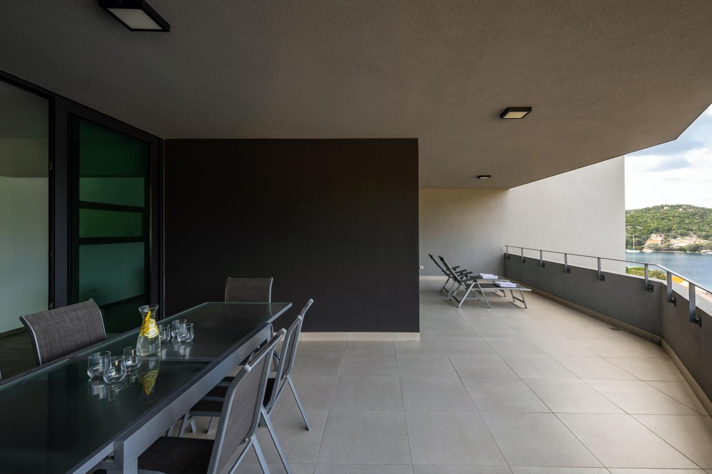Two-Bedroom Apartment with Sea View photo 2