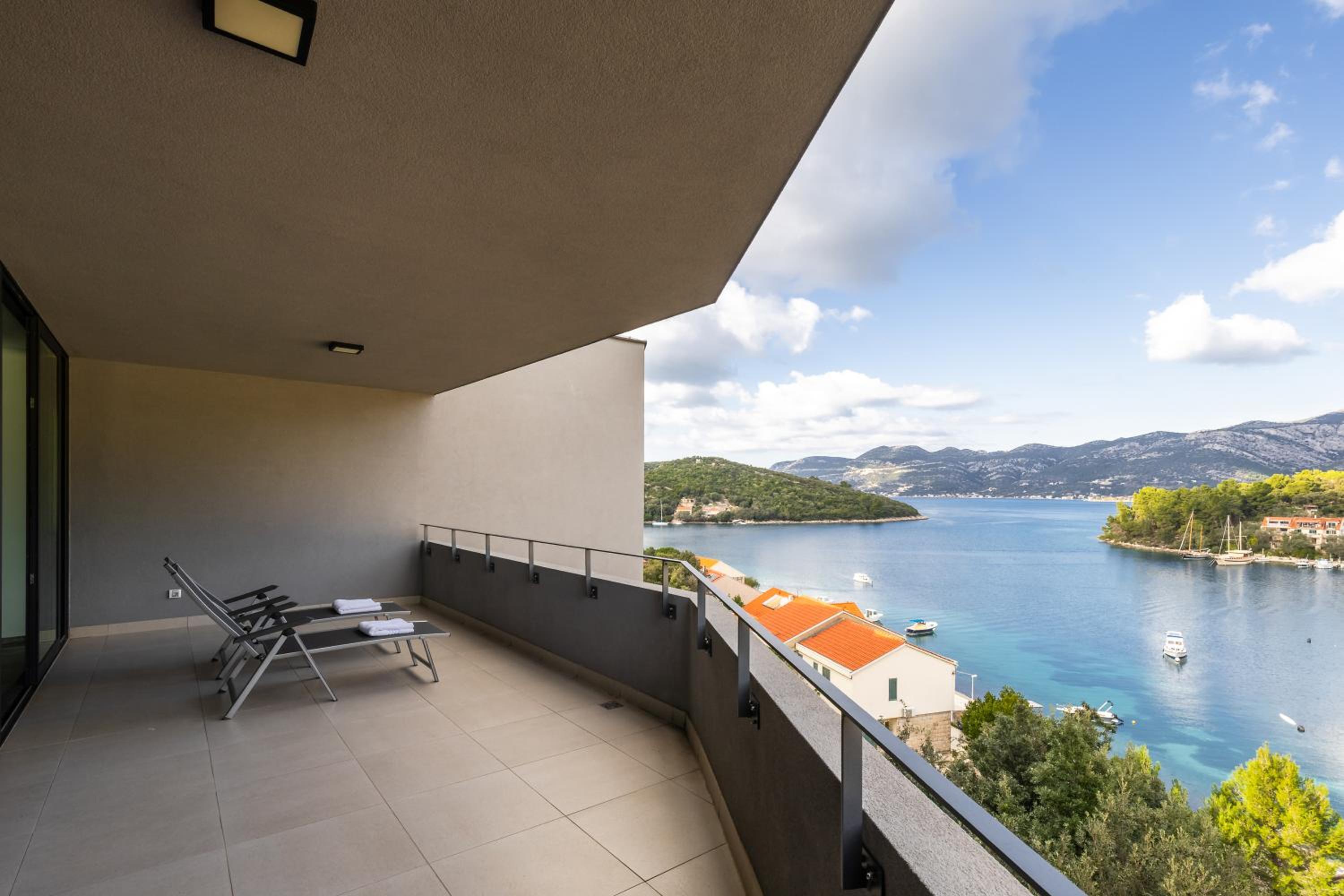 Two-Bedroom Apartment with Sea View photo 3