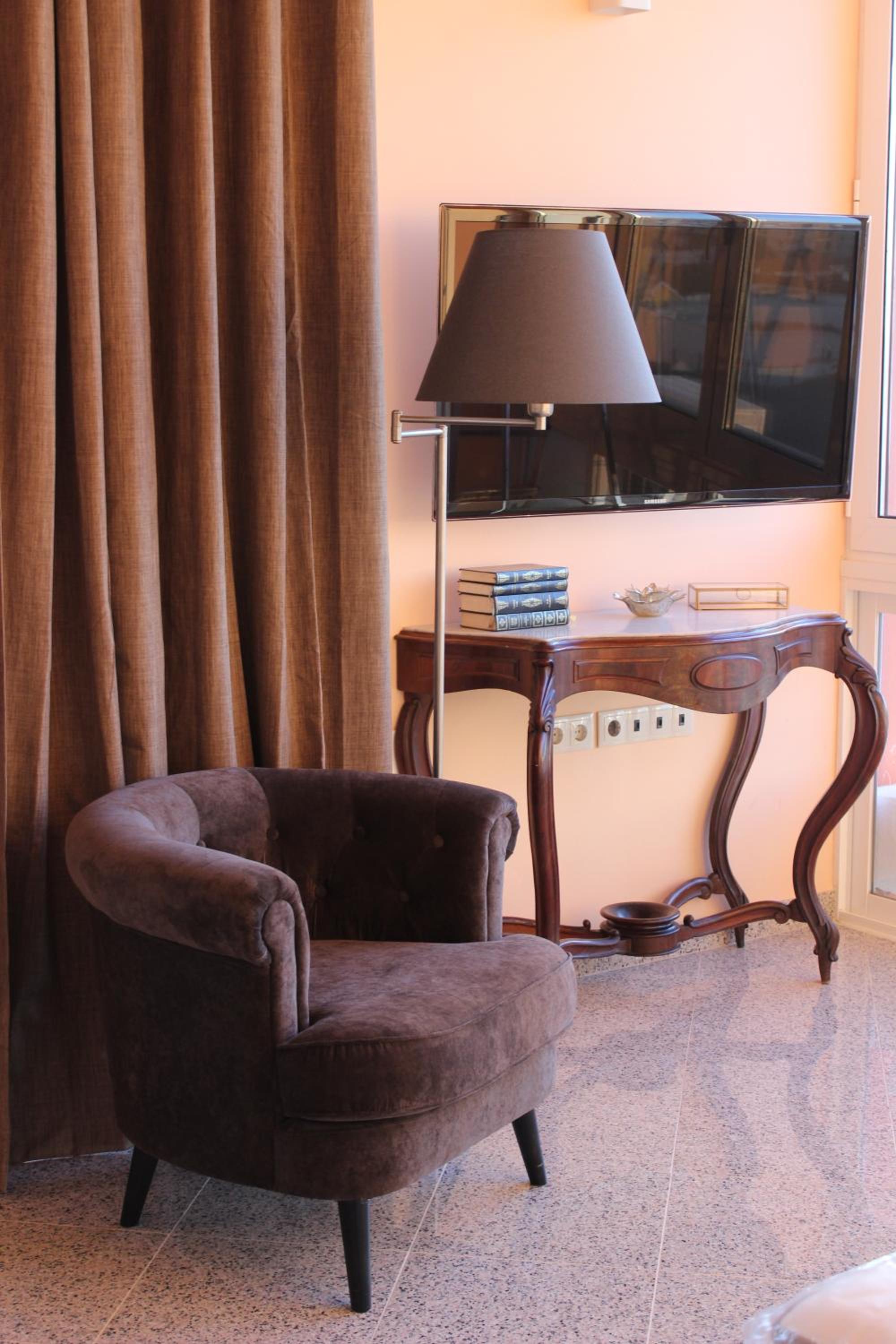Apartment with Balcony - Photo 15