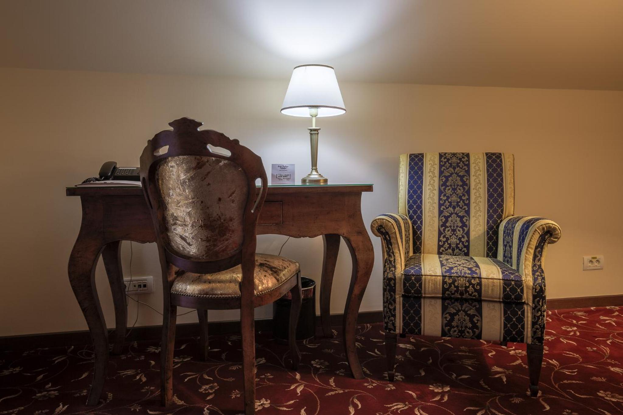 Deluxe Suite - Photo 2