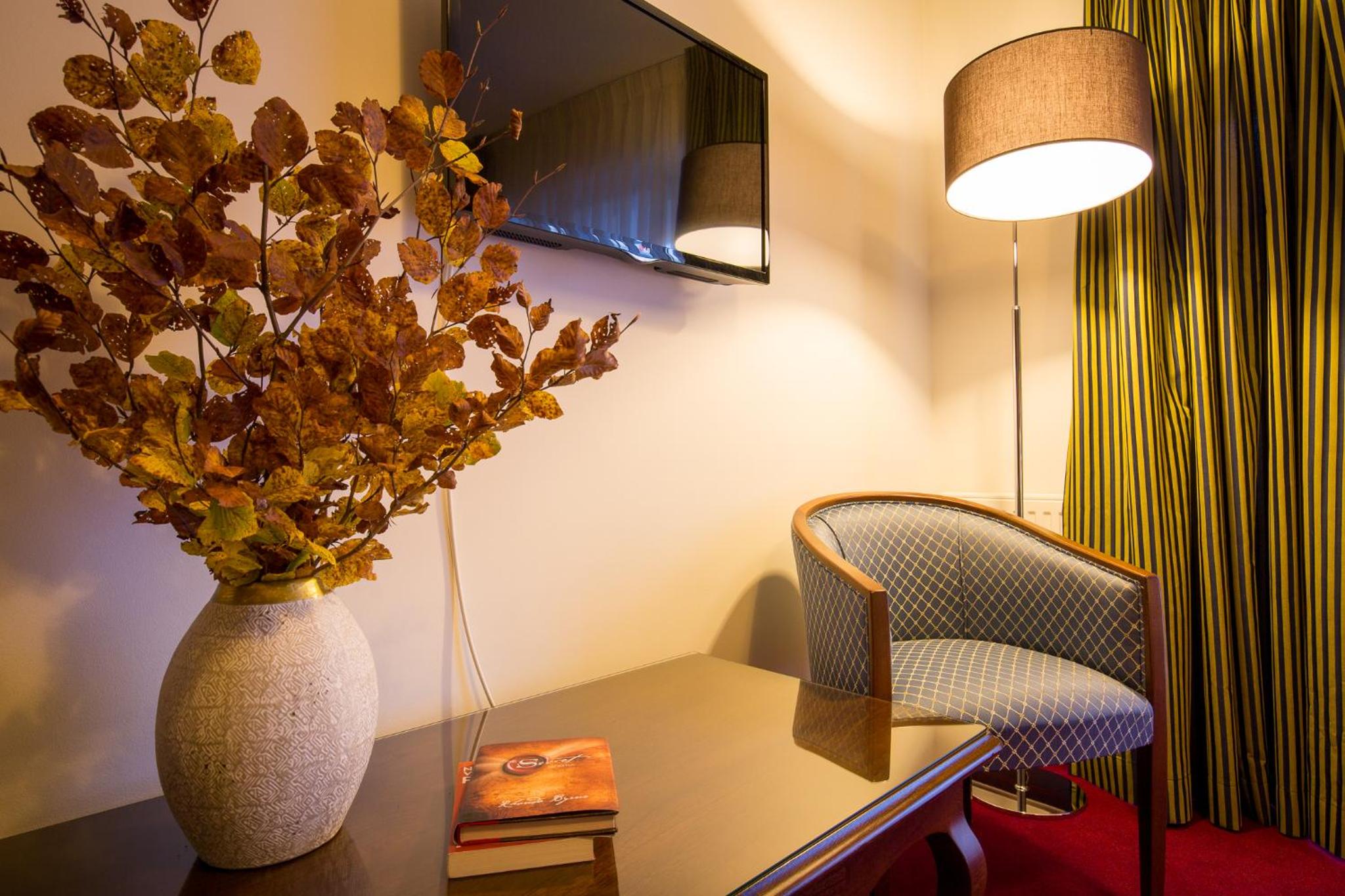 Executive Suite - Photo 7