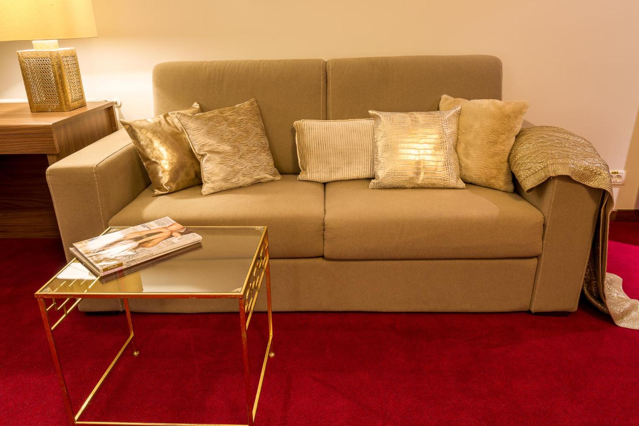 Executive Suite - Photo 11