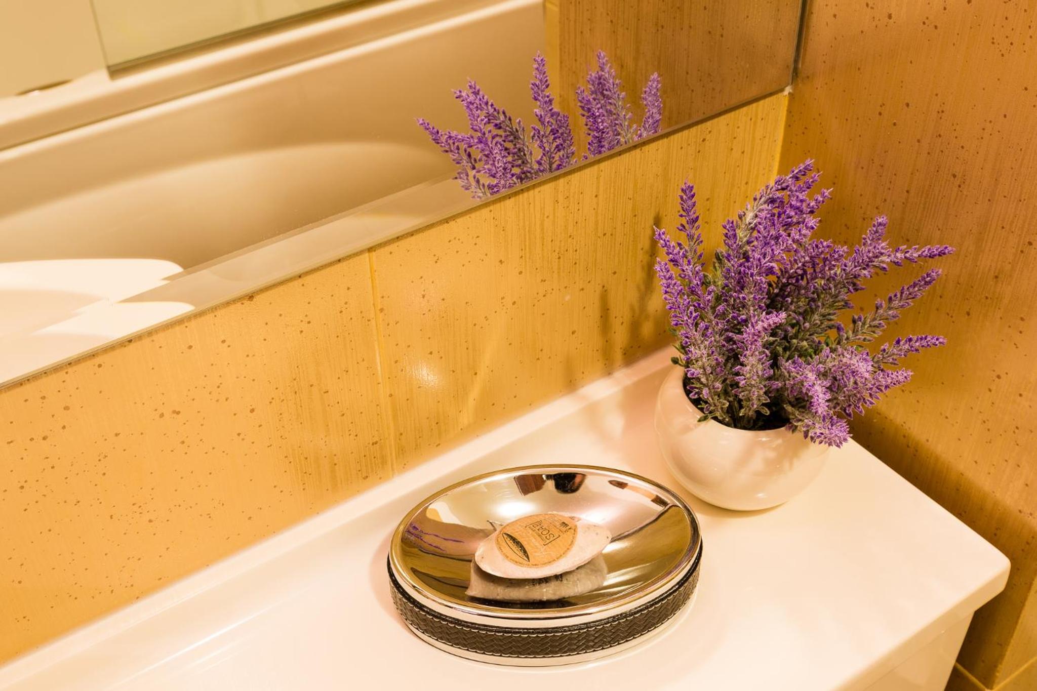 Romantic Suite with Spa access - Photo 6