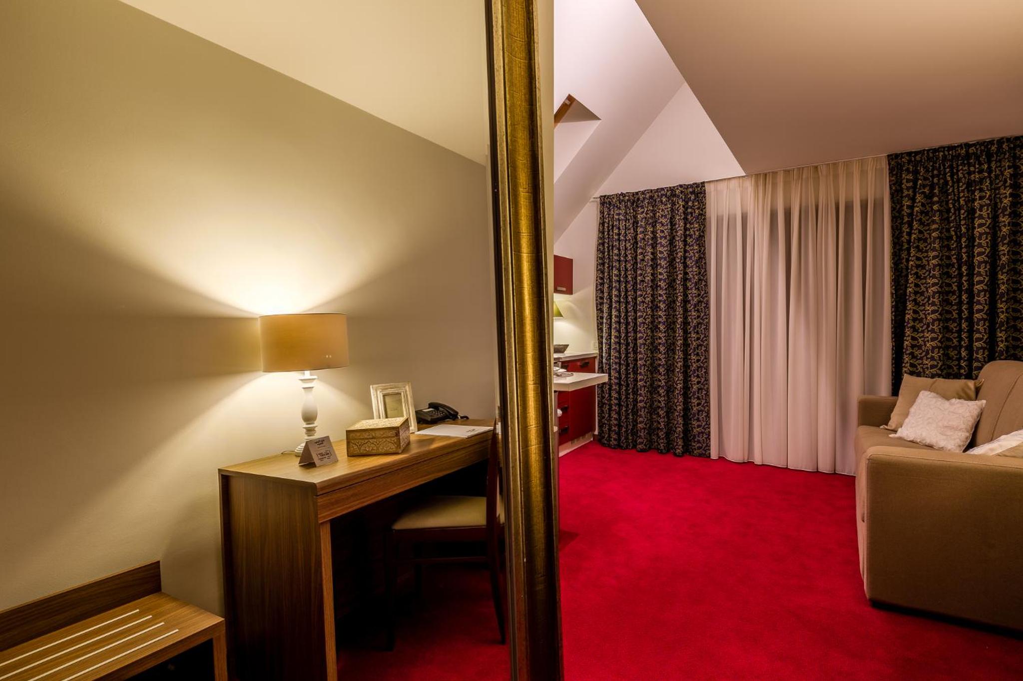 Romantic Suite with Spa access - Photo 5