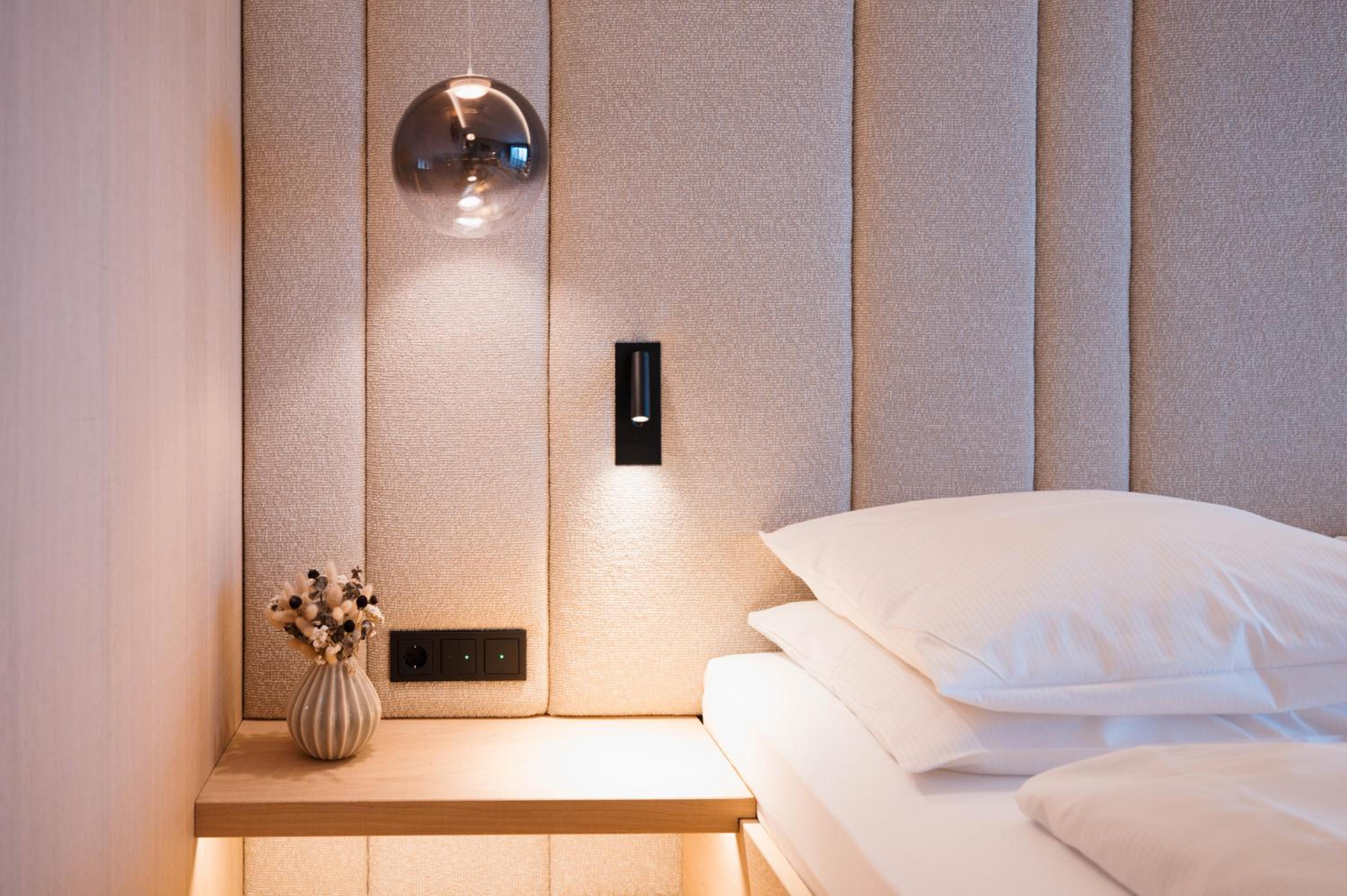Deluxe Double Room with Balcony photo 2