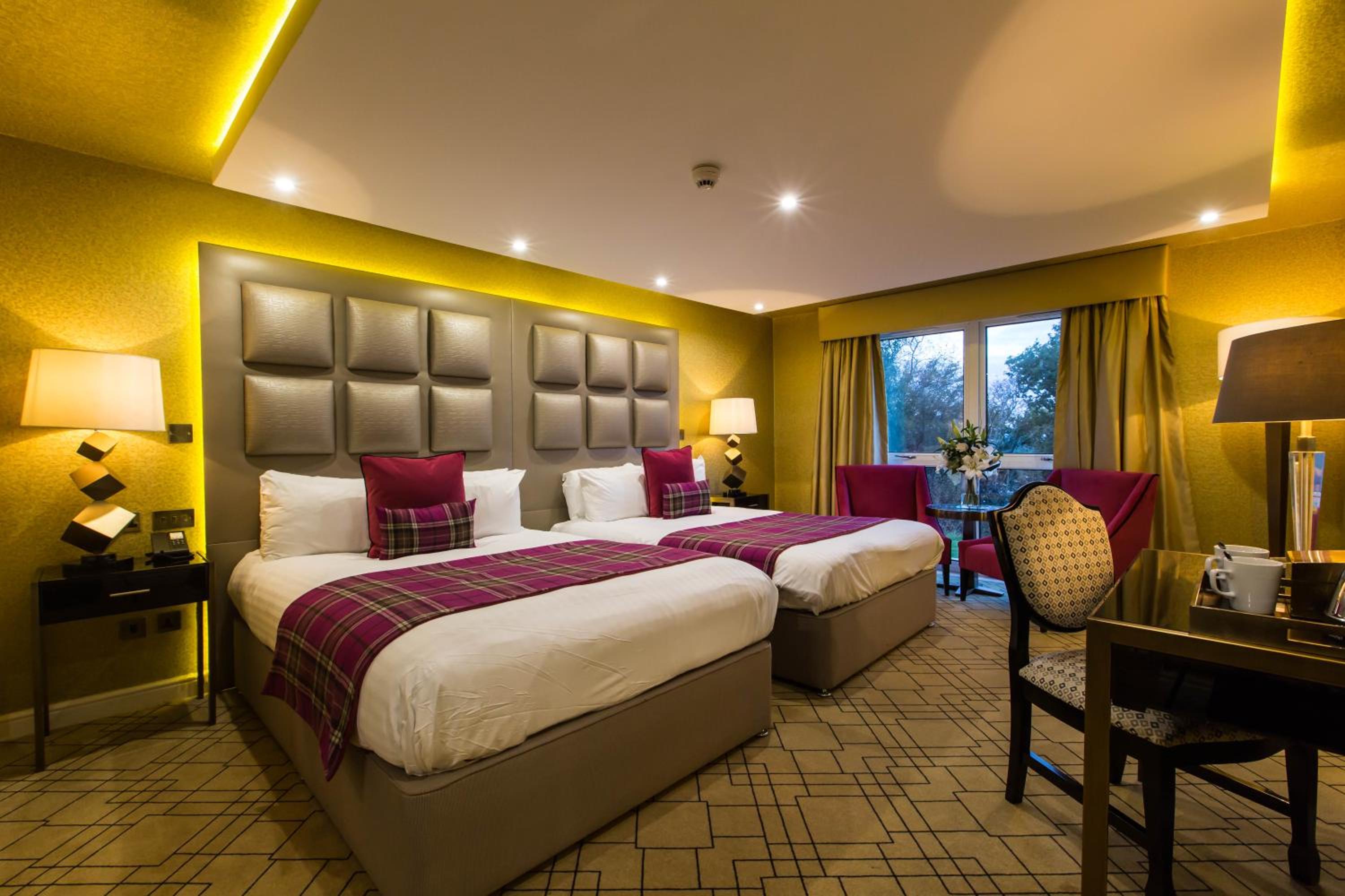 Executive Double Room with Two Double Beds - Photo 7