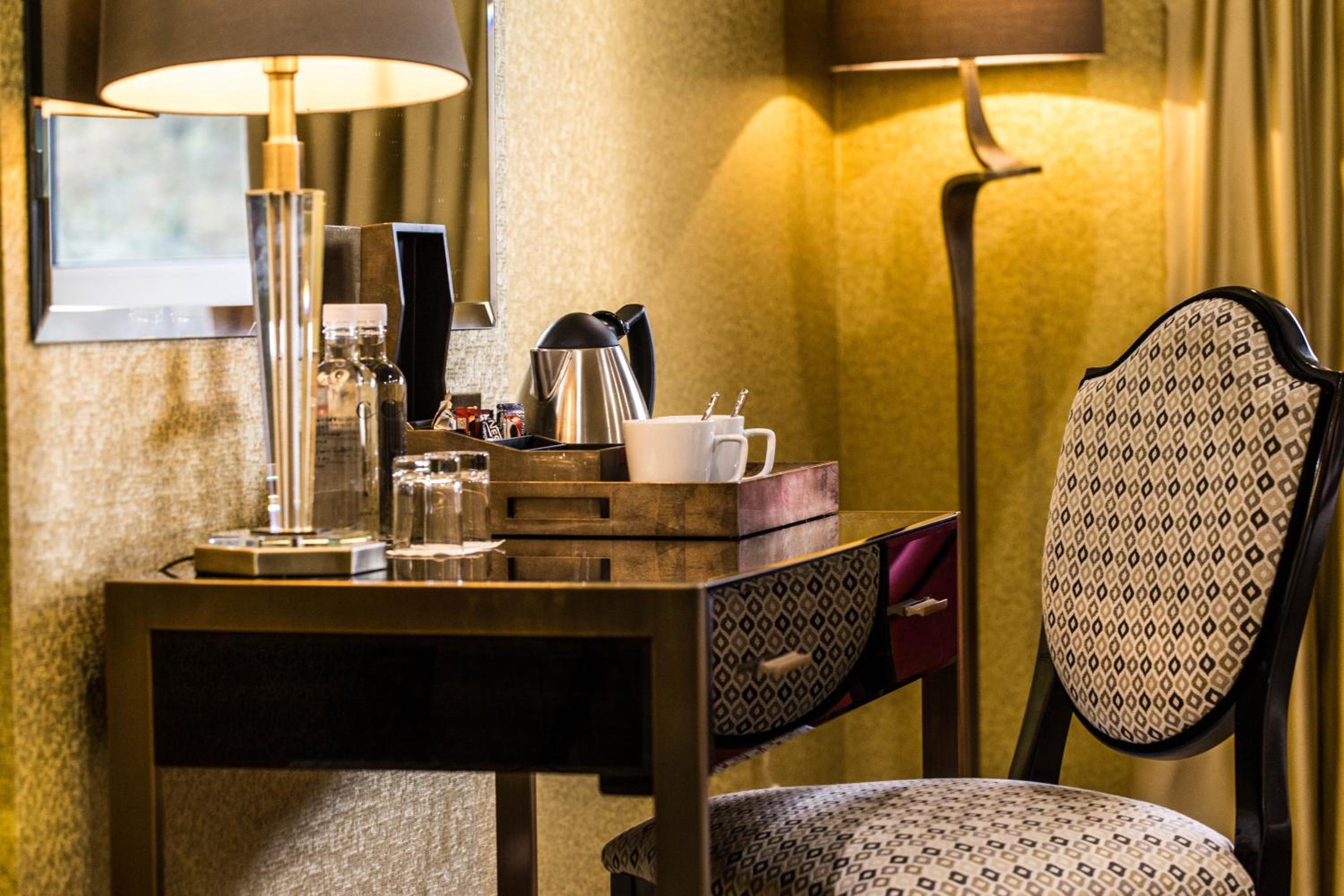 Executive King Room - Non-Smoking - Photo 6