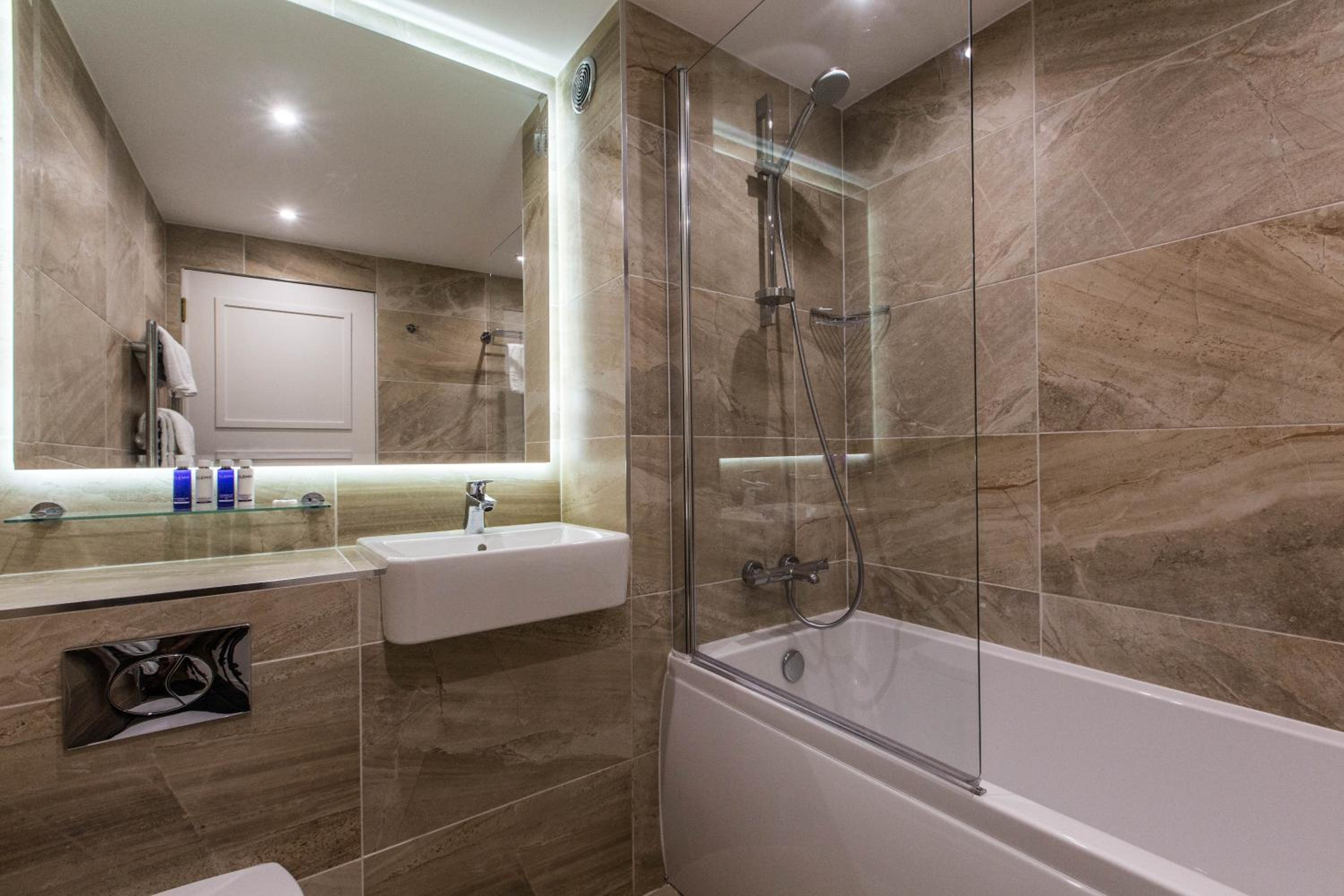 Executive Double Room with Two Double Beds - Photo 6