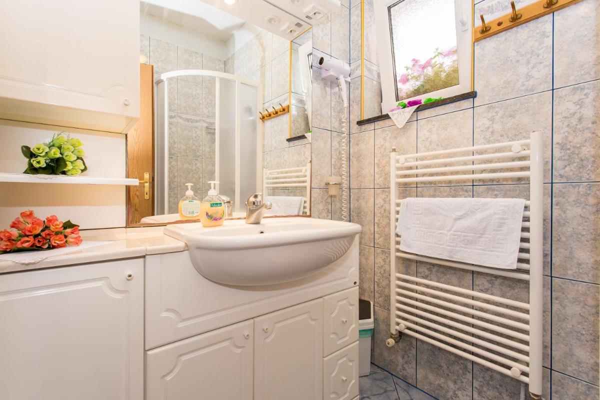 Two-Bedroom Apartment - Photo 8