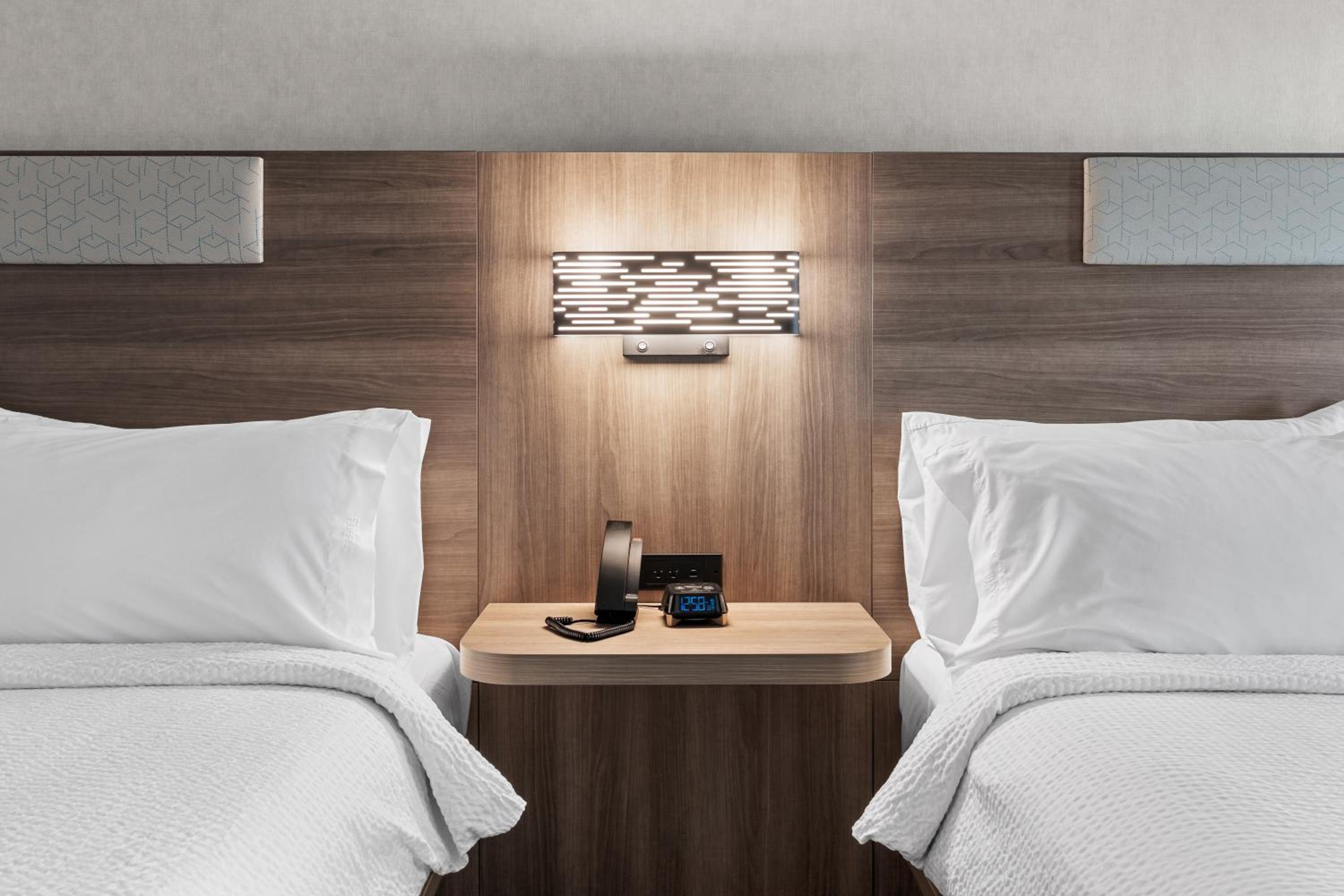 Queen Room with Two Queen Beds - Mobility Access Tub/Non-Smoking - Photo 5