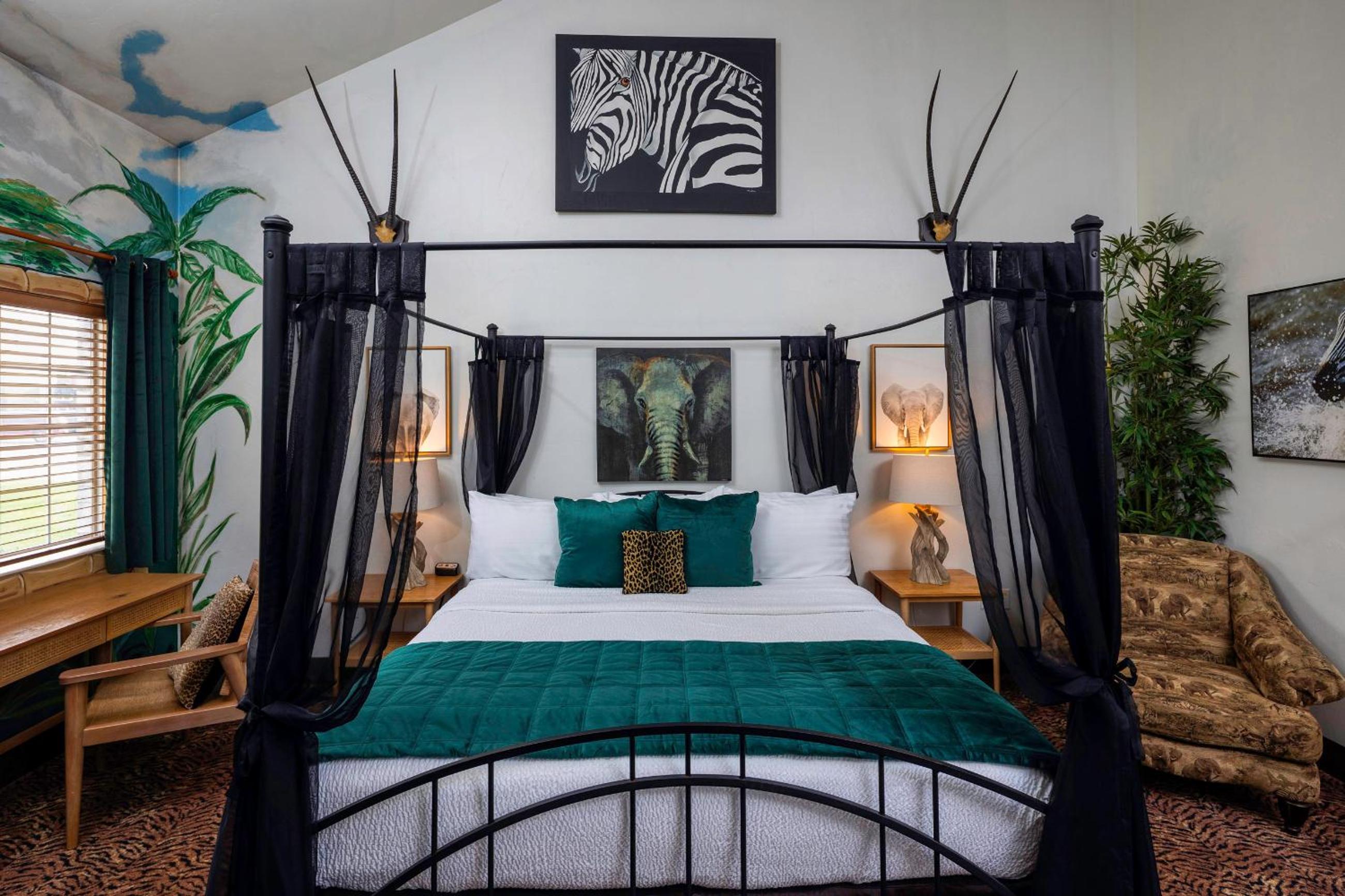 Jungle Suite With Spa Bath photo 3