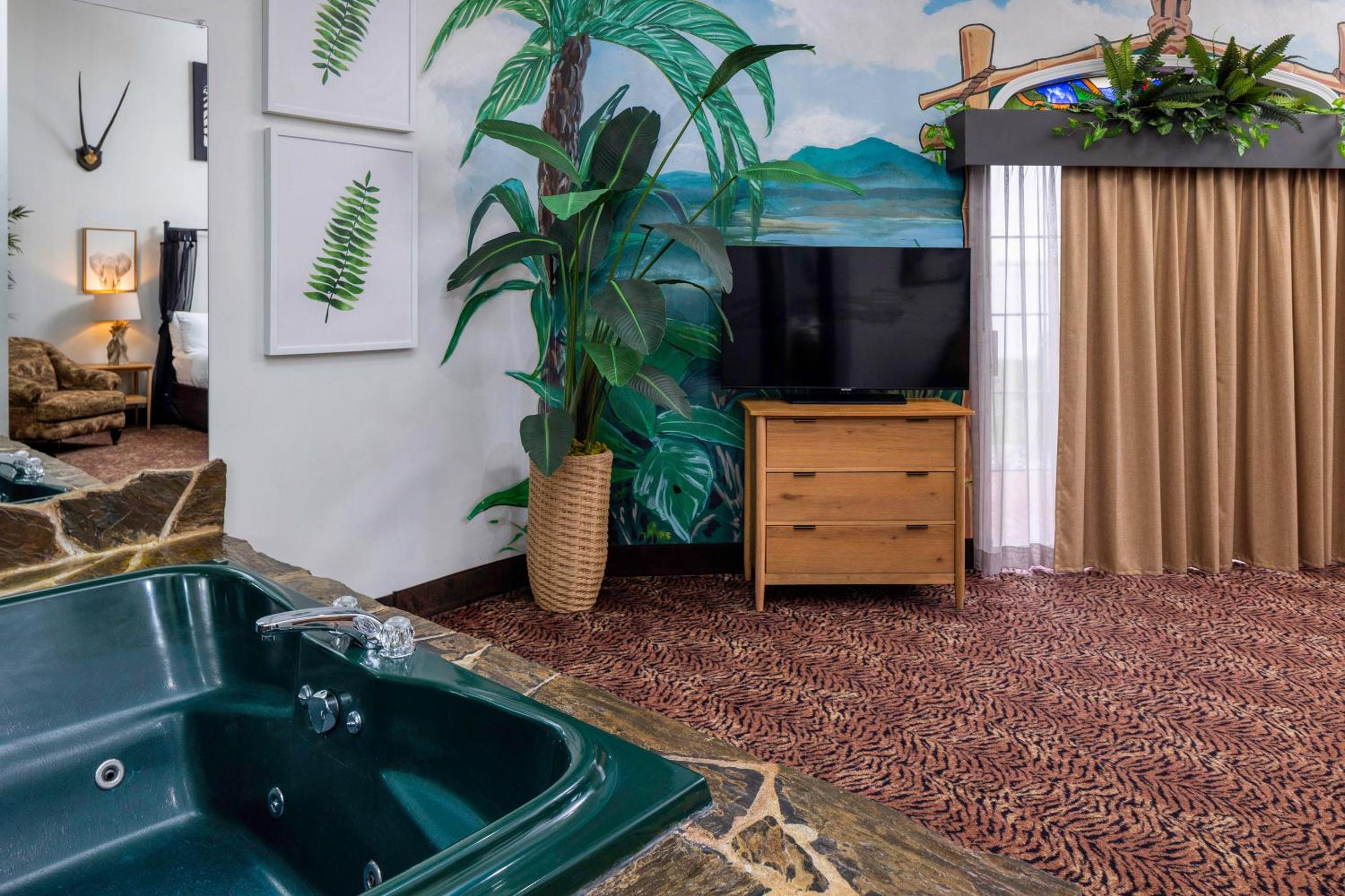Jungle Suite With Spa Bath photo 2