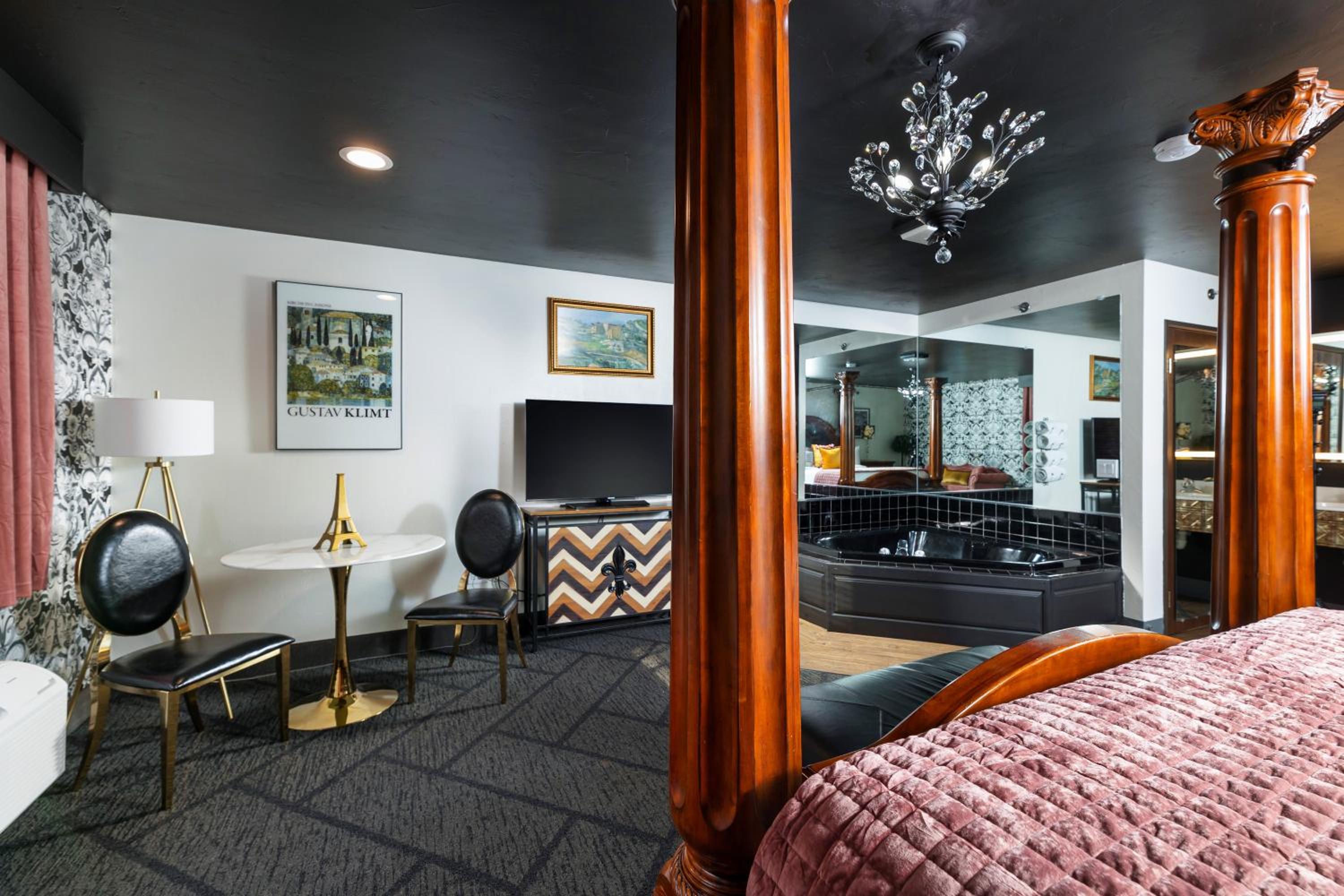 Paris Suite With Spa Bath photo 2