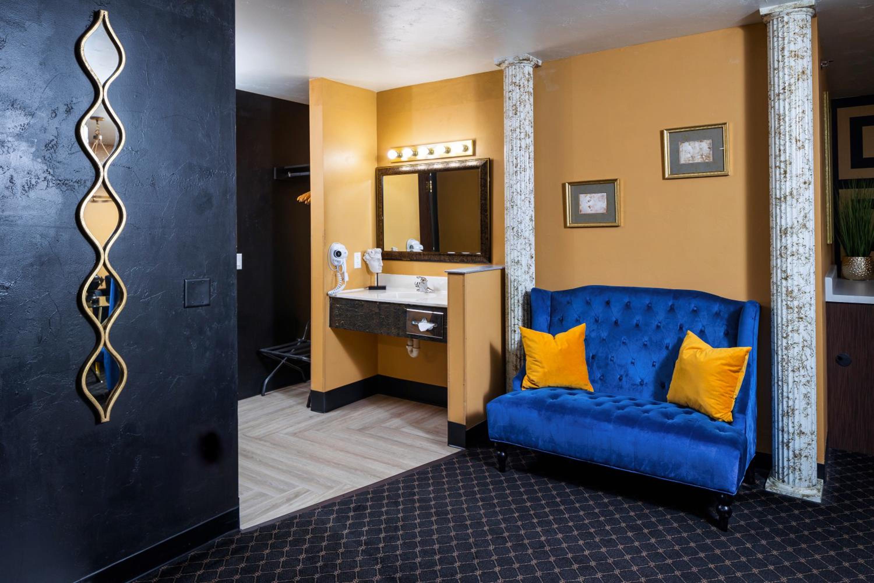 Caesars Suite with Spa Bath photo 3