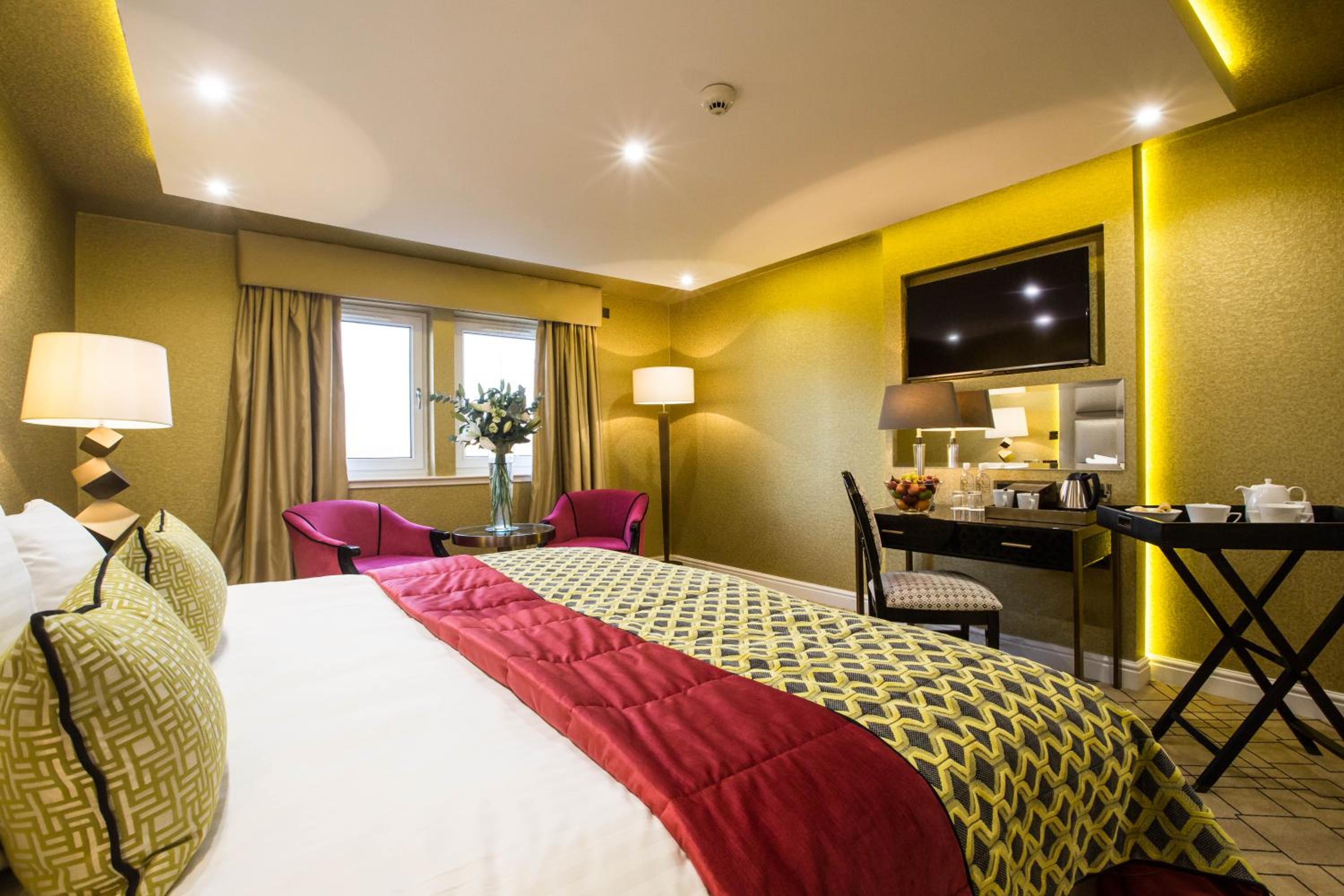 Executive King Room - Non-Smoking - Photo 8
