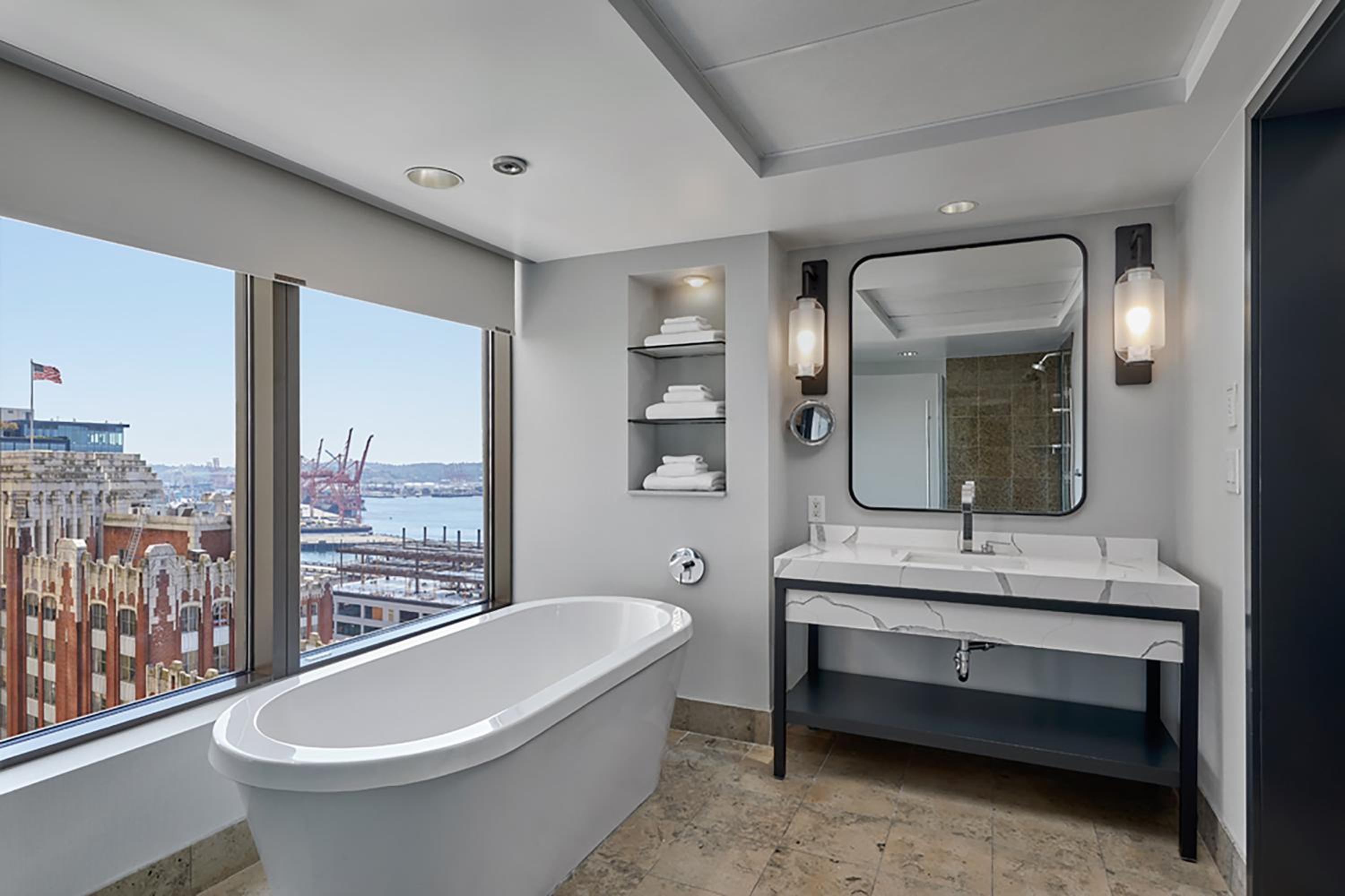 Junior King Suite with Water View - Photo 1