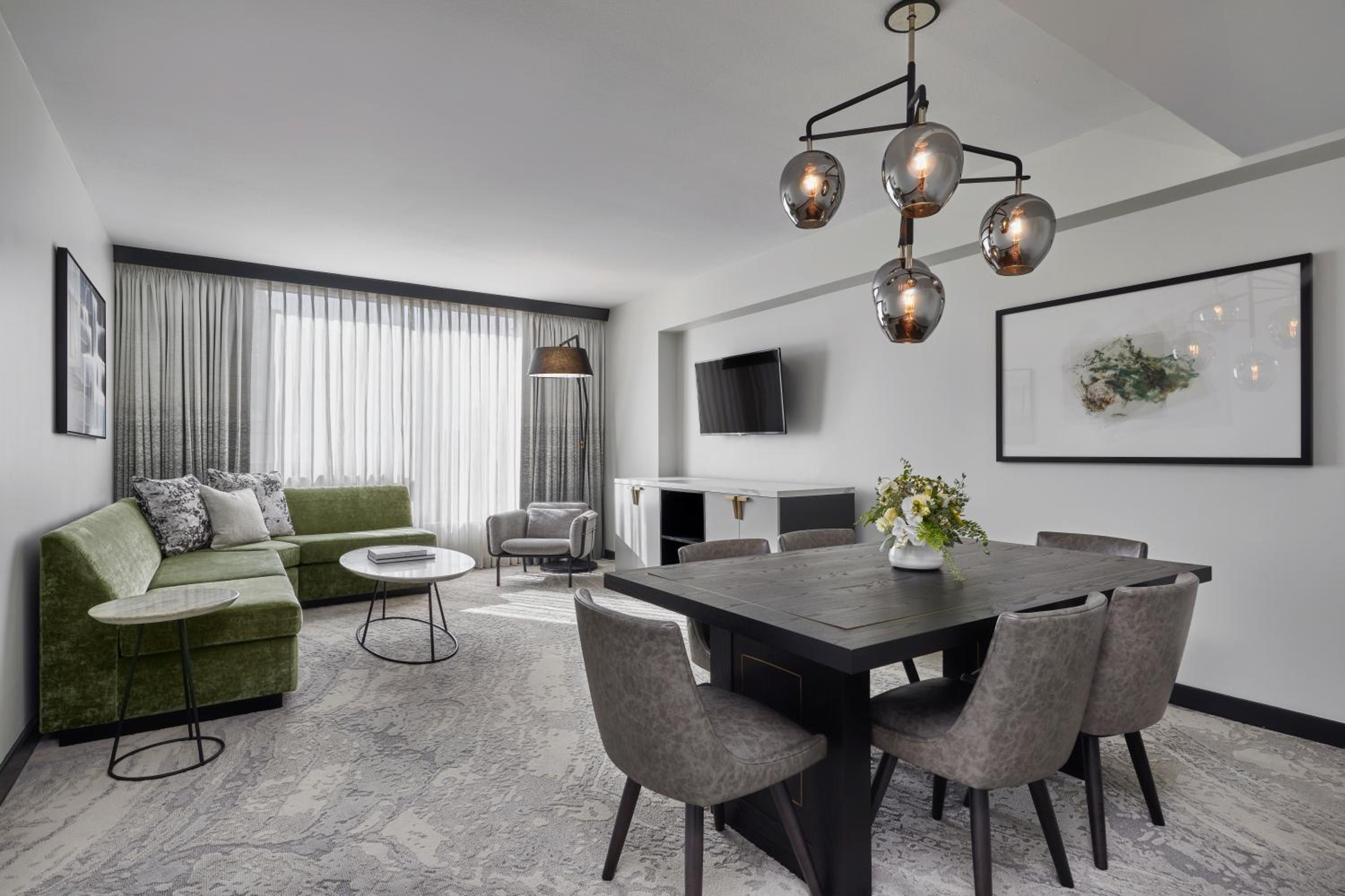 One-Bedroom King Suite - Photo 3