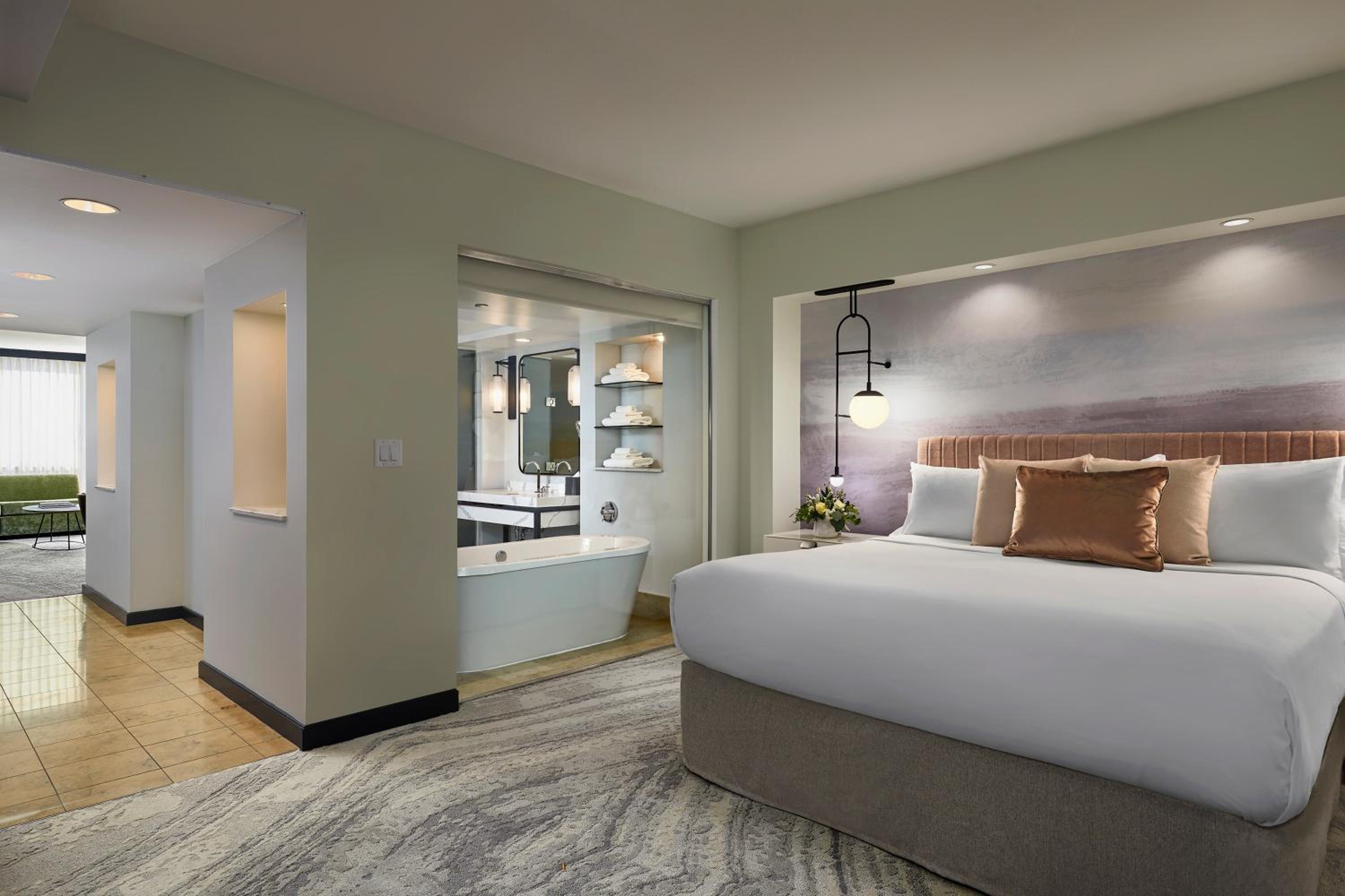 One-Bedroom King Suite - Photo 2