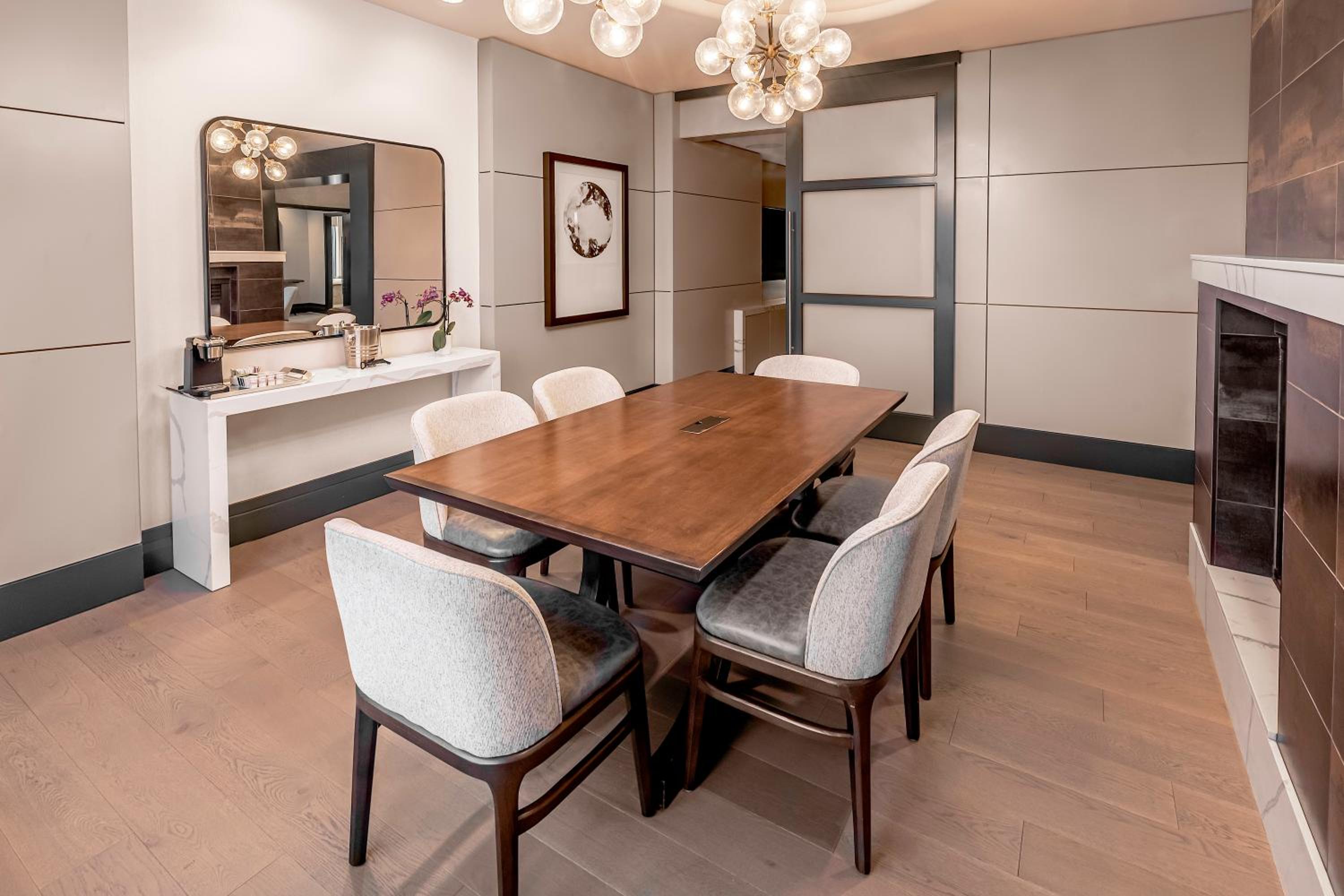 Presidential Suite thumbnail 6