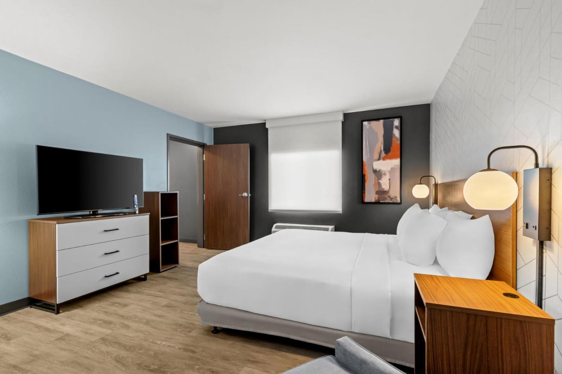 King Suite with Tub - Disability Access/Non Smoking