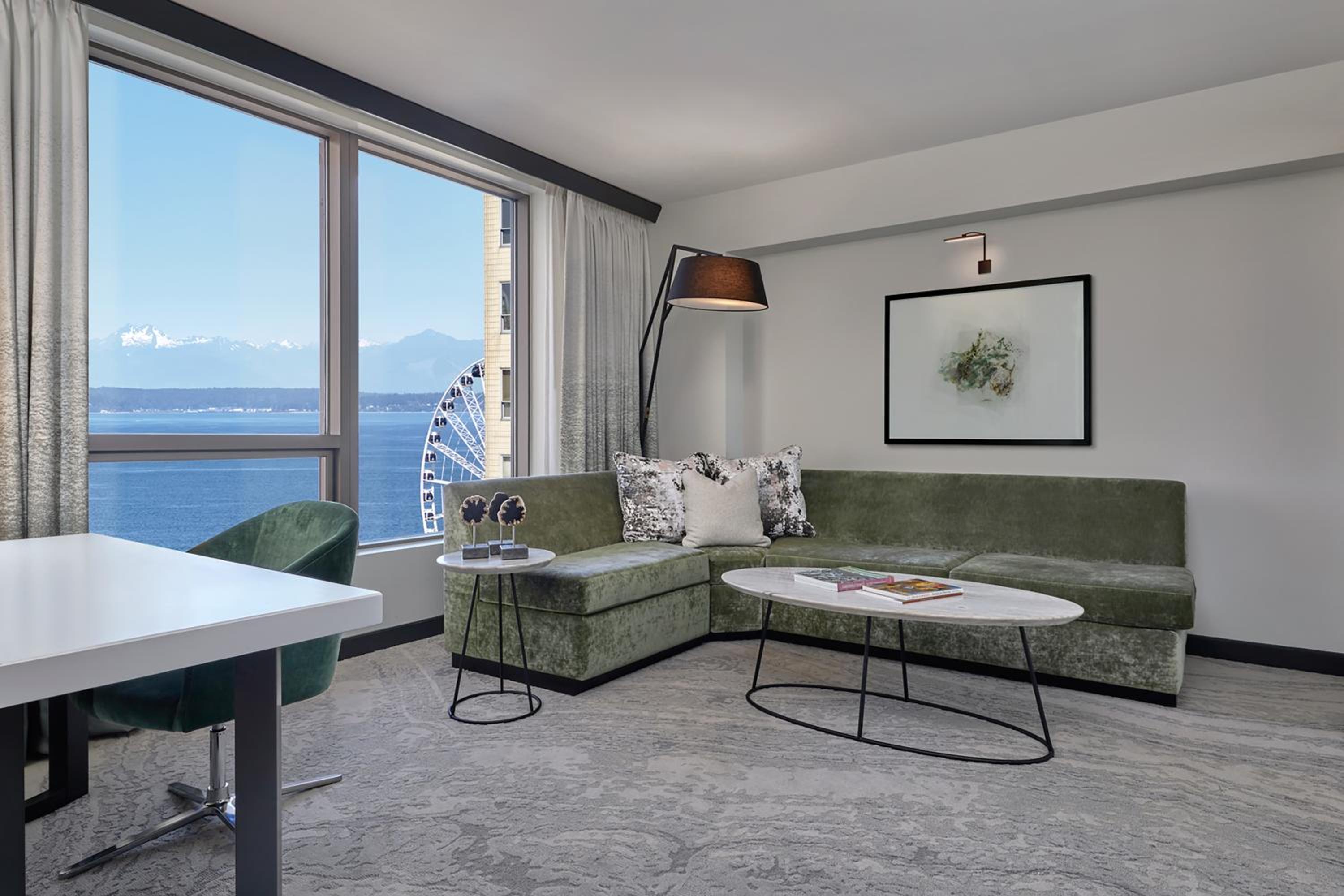 Junior King Suite with Water View - Photo 2
