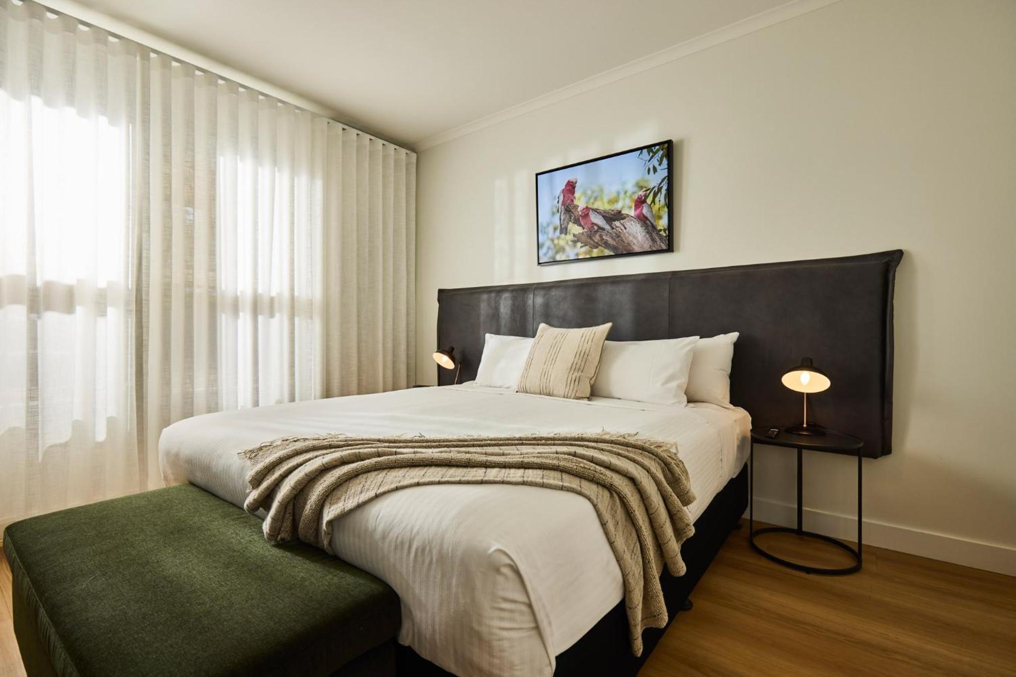 One-Bedroom Apartment - Photo 2