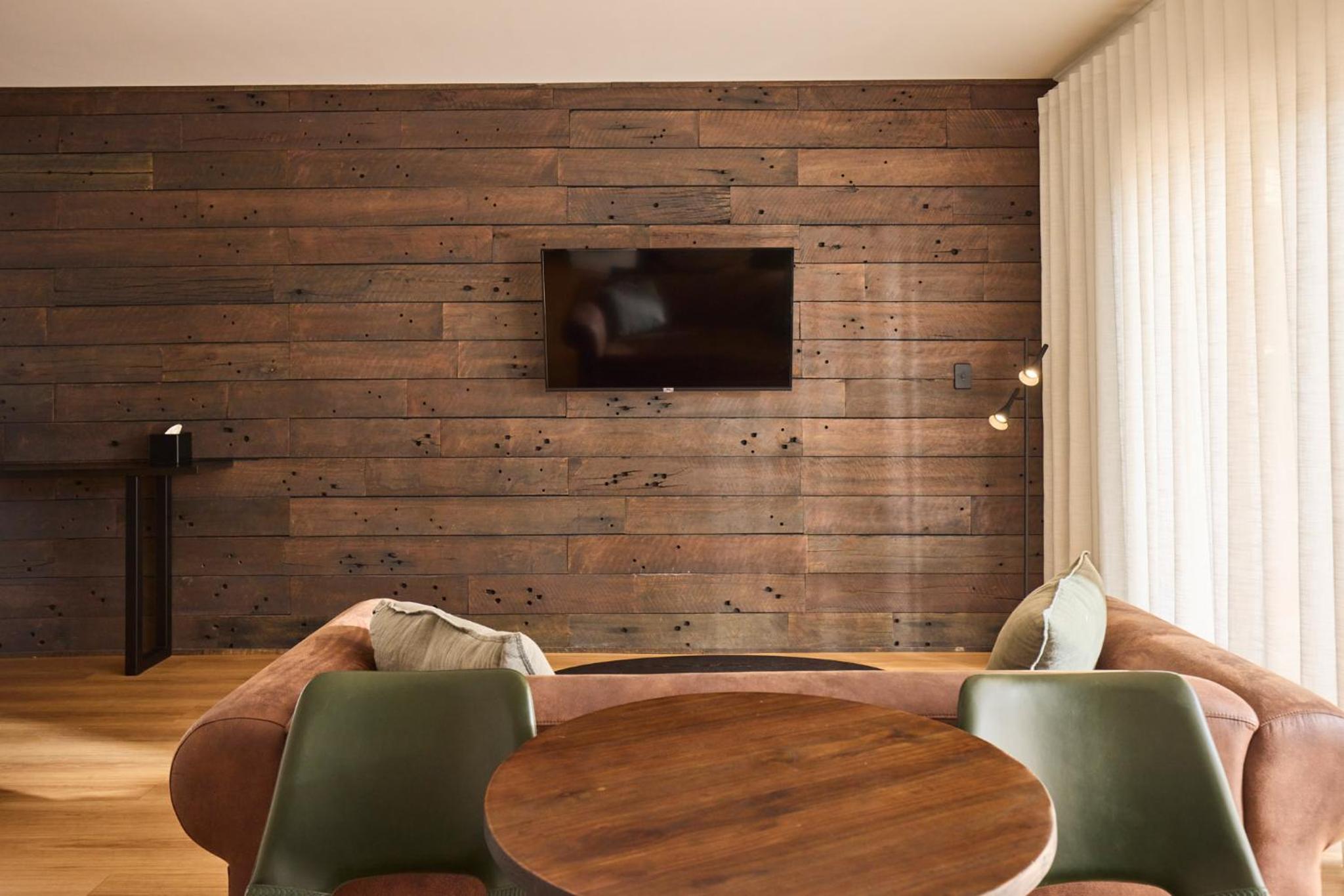 One-Bedroom Apartment - Photo 3