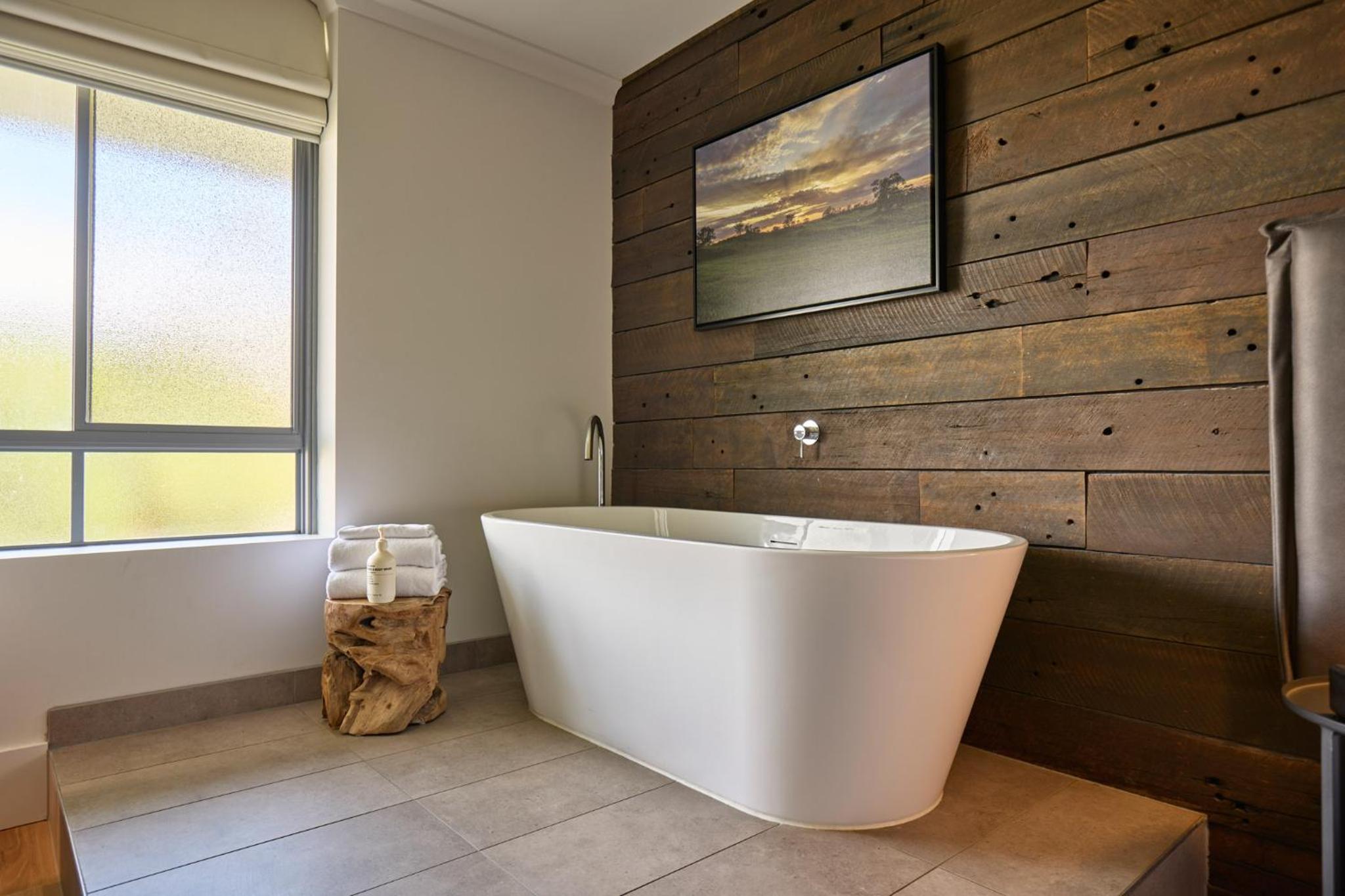 Deluxe King Room - Photo 2