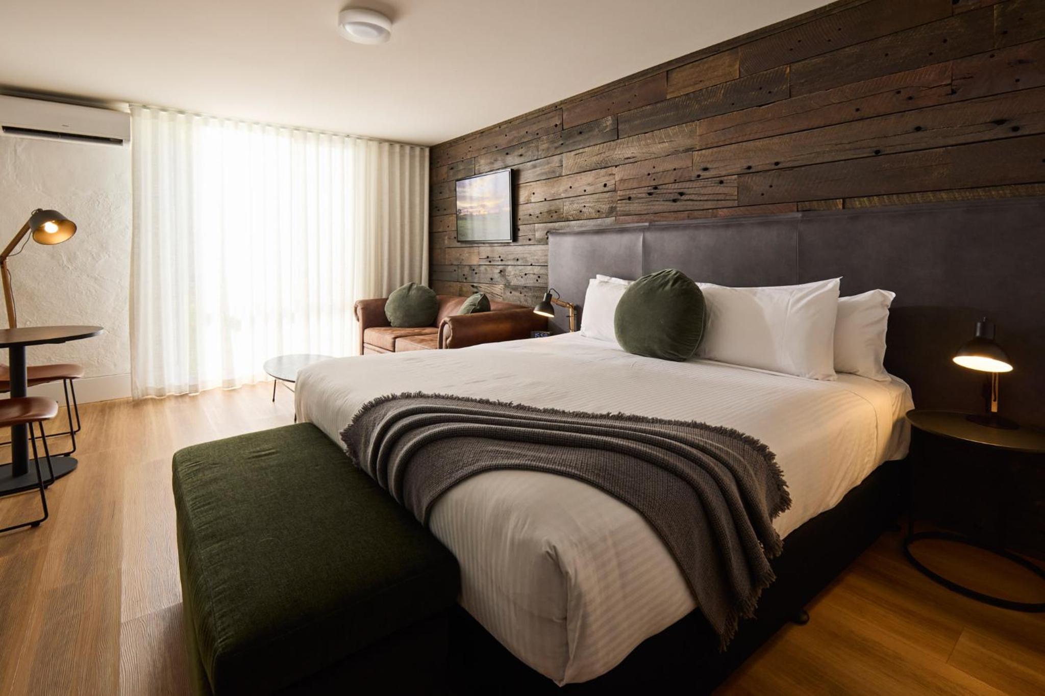 Superior King Room - Photo 3