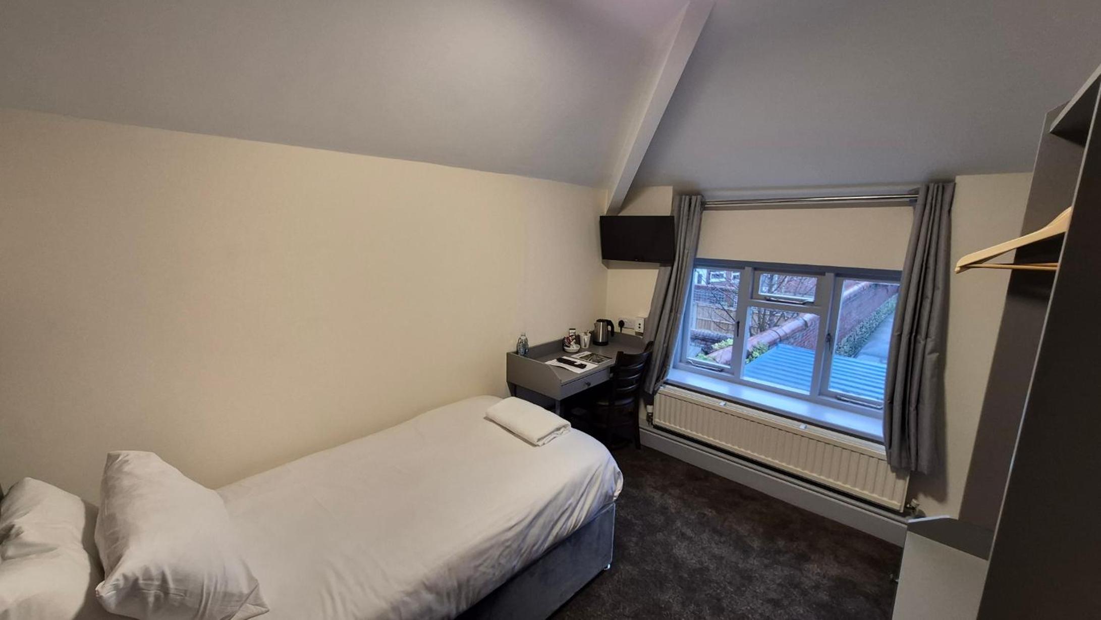 Single Room photo 2