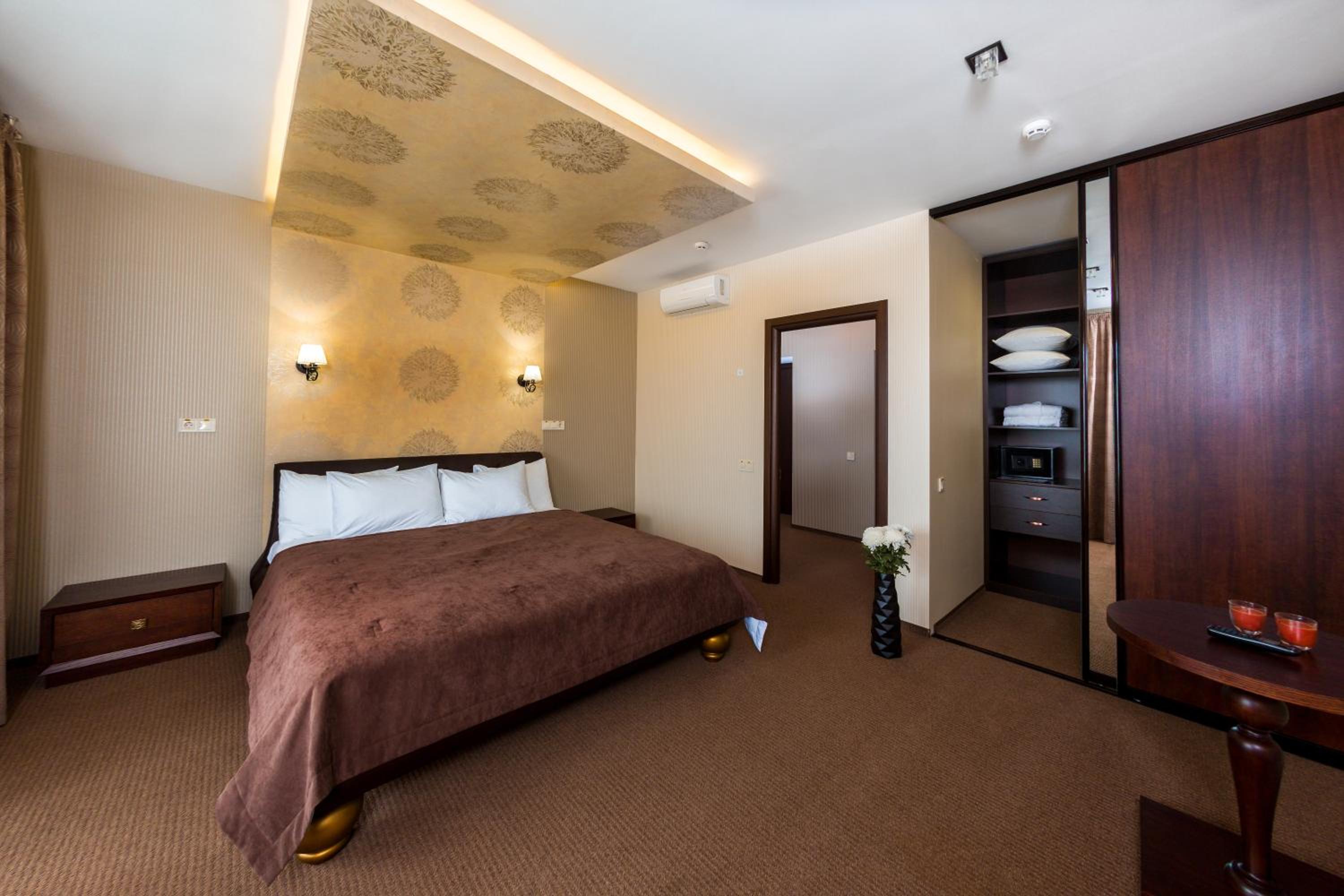 Comfort Suite photo 2