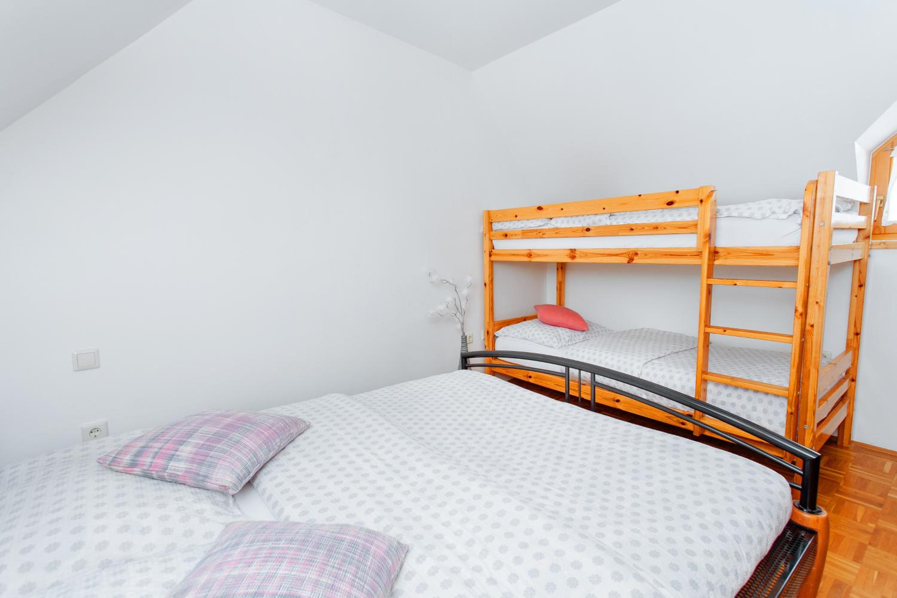 Deluxe Duplex Holiday Home with Terrace - Photo 9