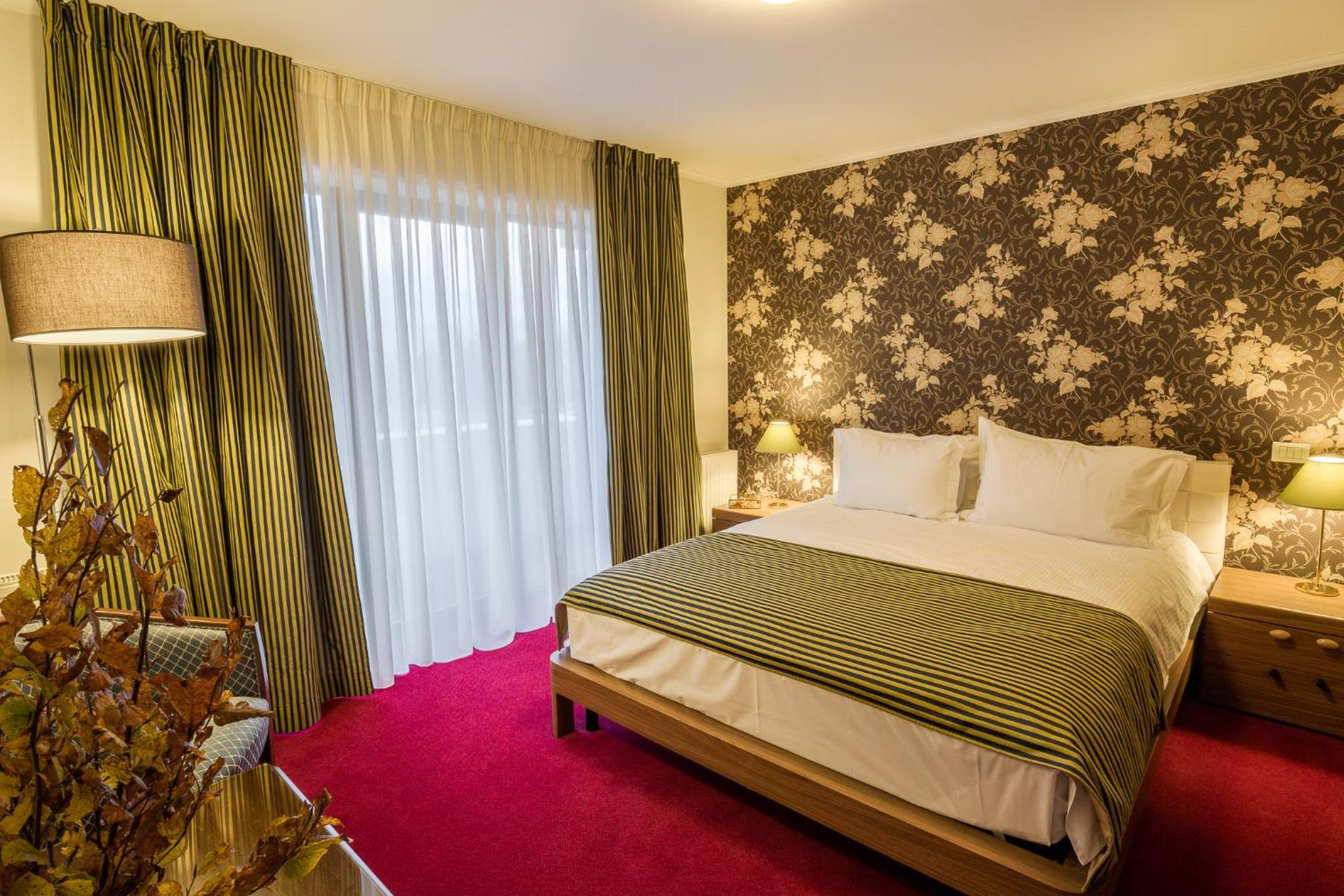 Executive Suite - Photo 3