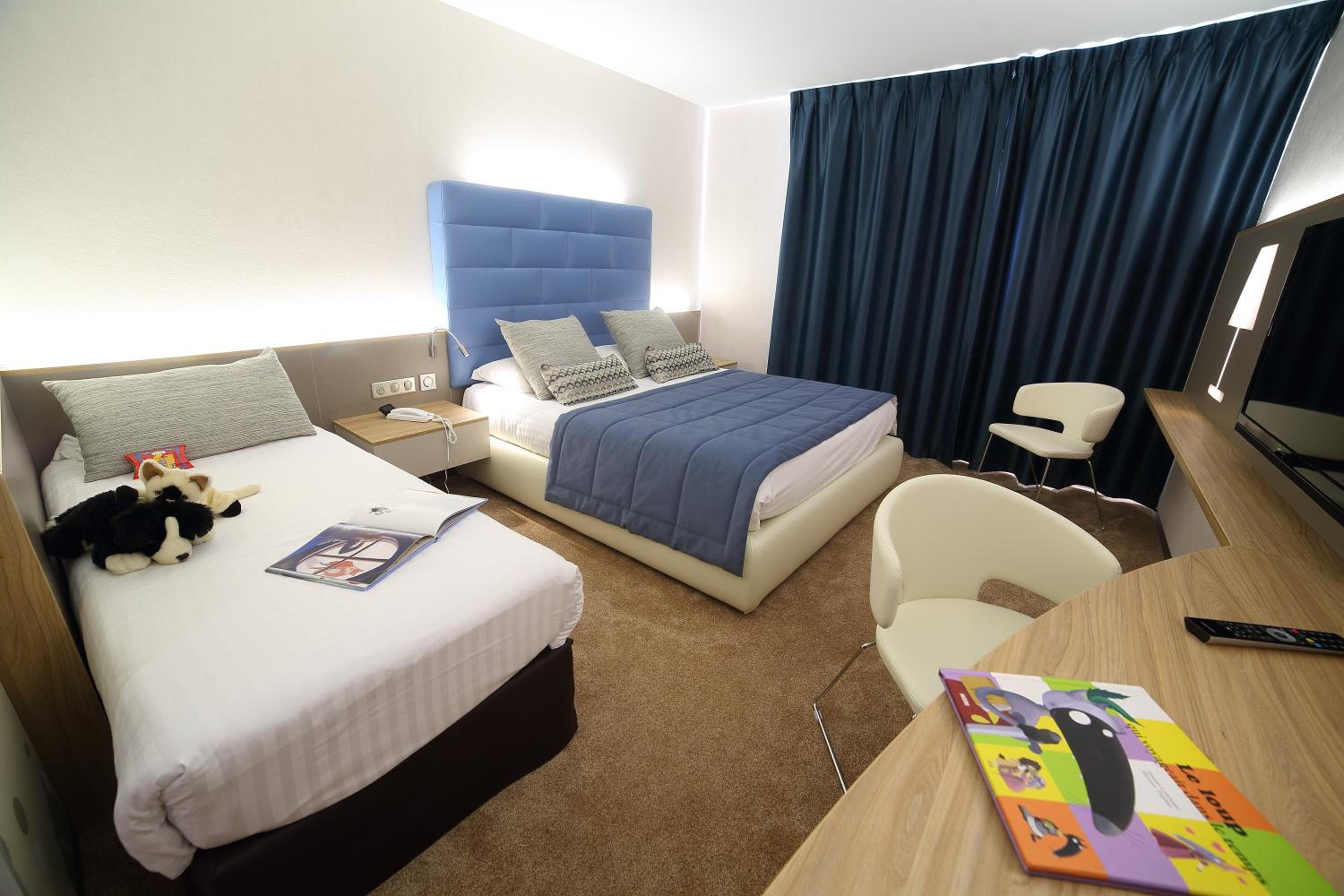 Superior Triple Room (2 Adults + 1 Child under 16 years) - Photo 1