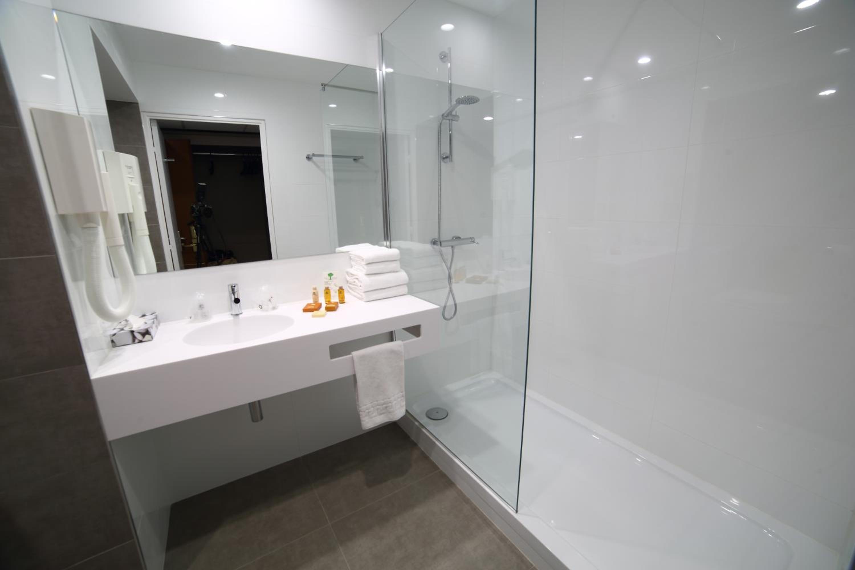 Superior Triple Room (2 Adults + 1 Child under 16 years) - Photo 2
