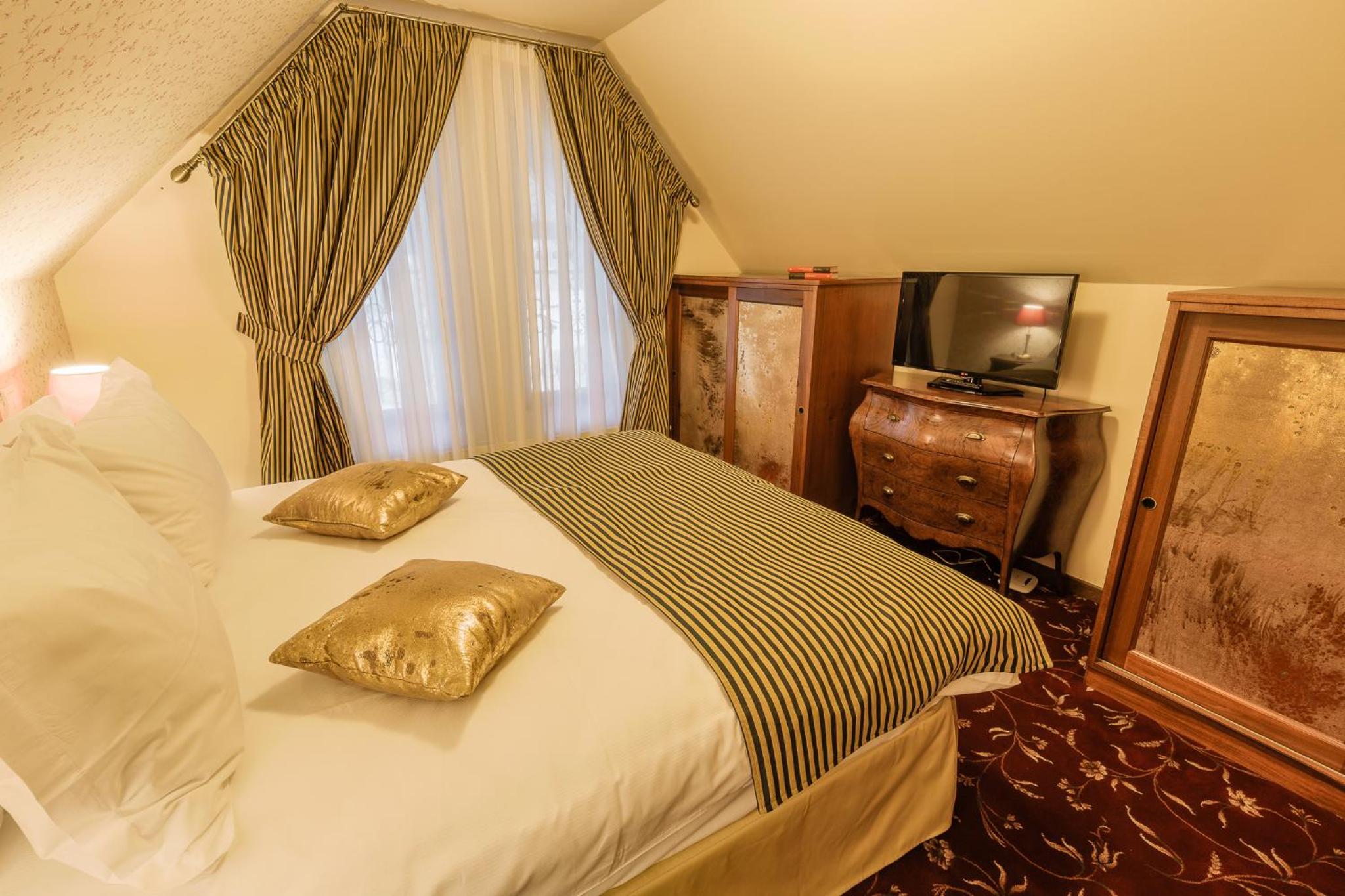 Deluxe Suite - Photo 7
