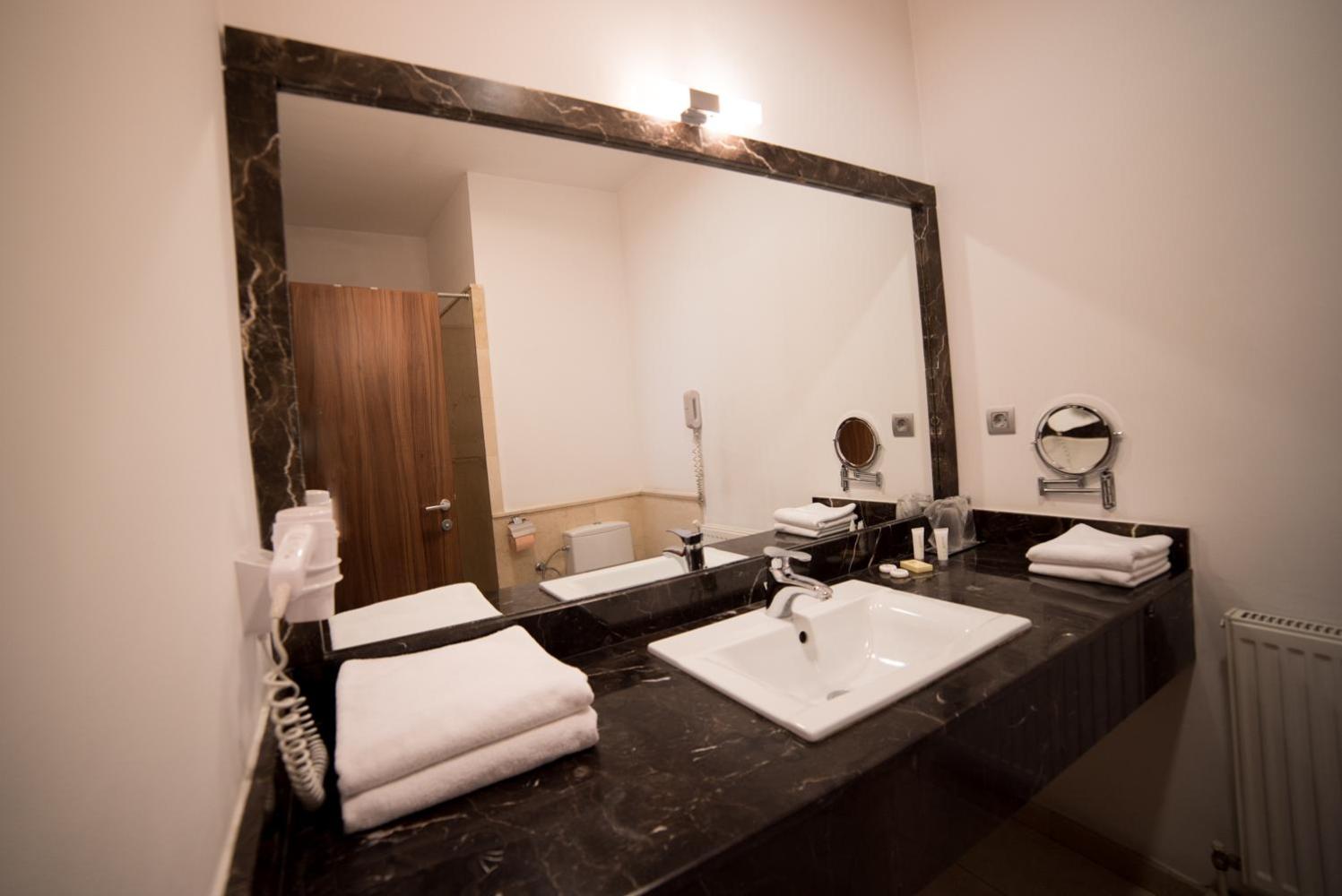 Standard Double Room - Photo 6